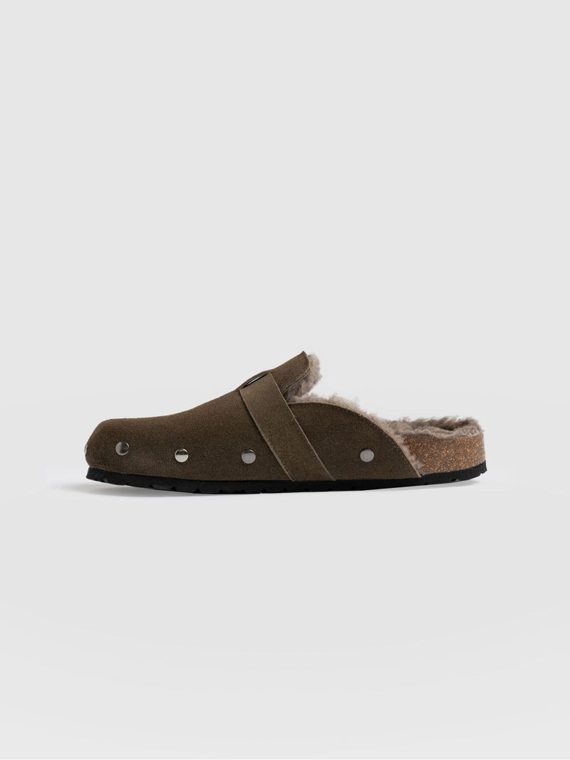 Studded Clogs Khaki Shearling - Women's Shoes | Saint + Sofia® EU