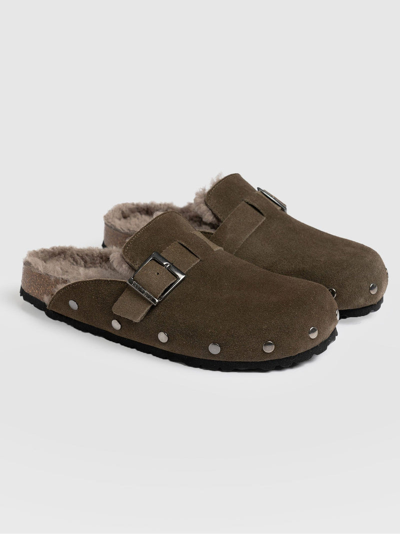 Studded Clogs Khaki Shearling - Women's Shoes | Saint + Sofia® EU