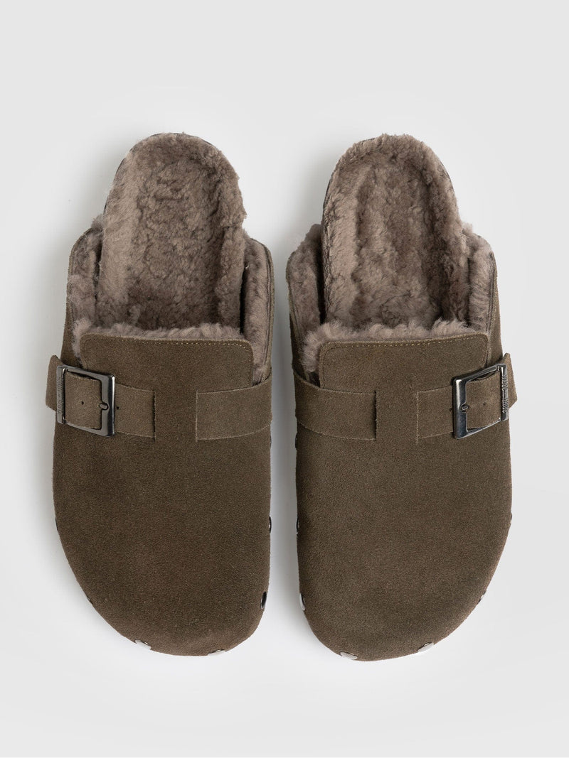 Studded Clogs Khaki Shearling - Women's Shoes | Saint + Sofia® EU