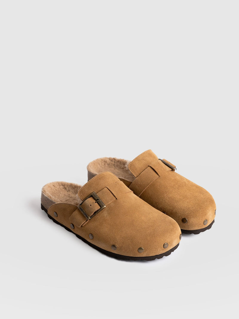 Studded Clogs Tan Shearling - Women's Shoes | Saint + Sofia® EU