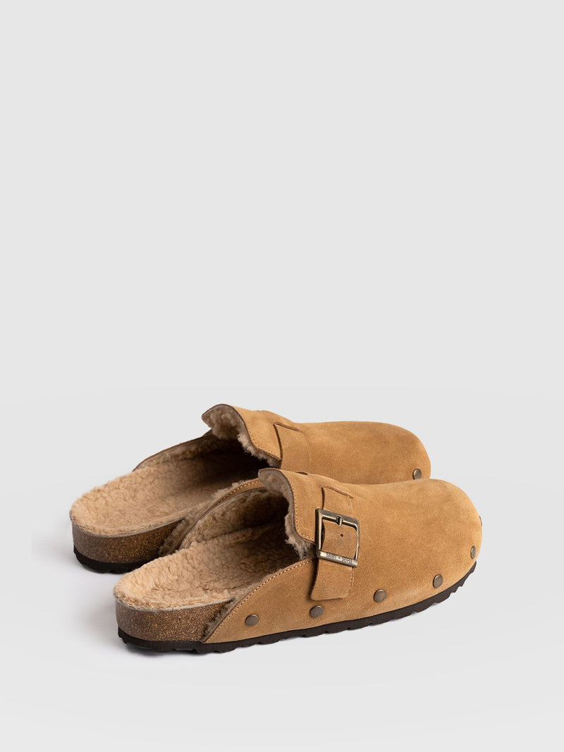 Studded Clogs Tan Shearling - Women's Shoes | Saint + Sofia® EU