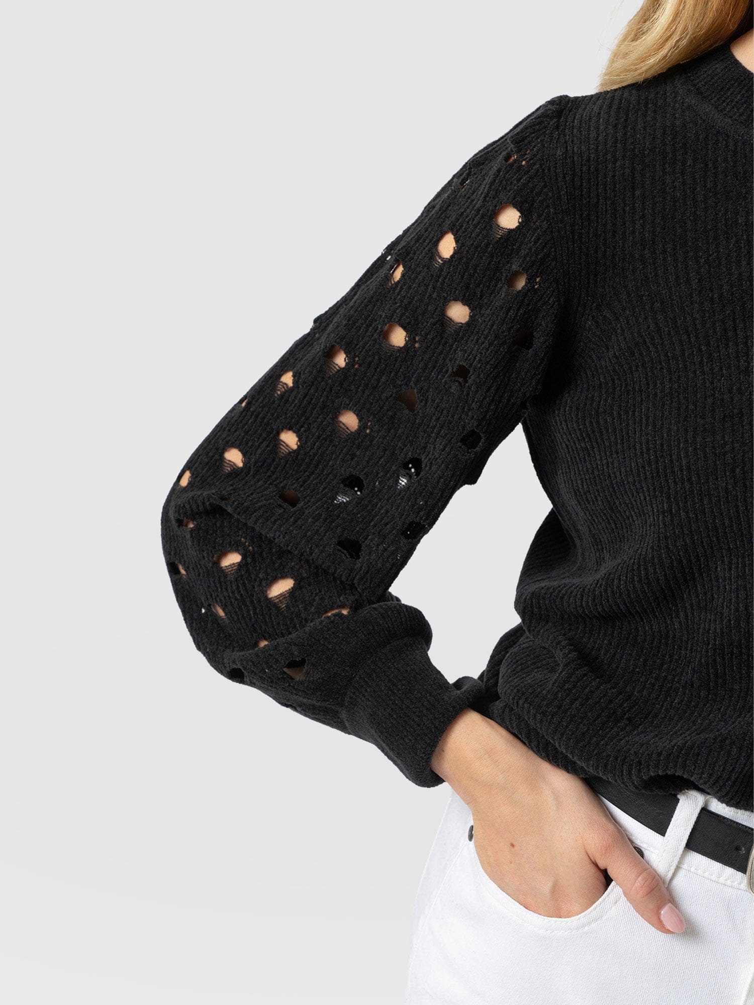 Suki Lace Hole Knit Black - Women's Knitwear | Saint + Sofia® EU