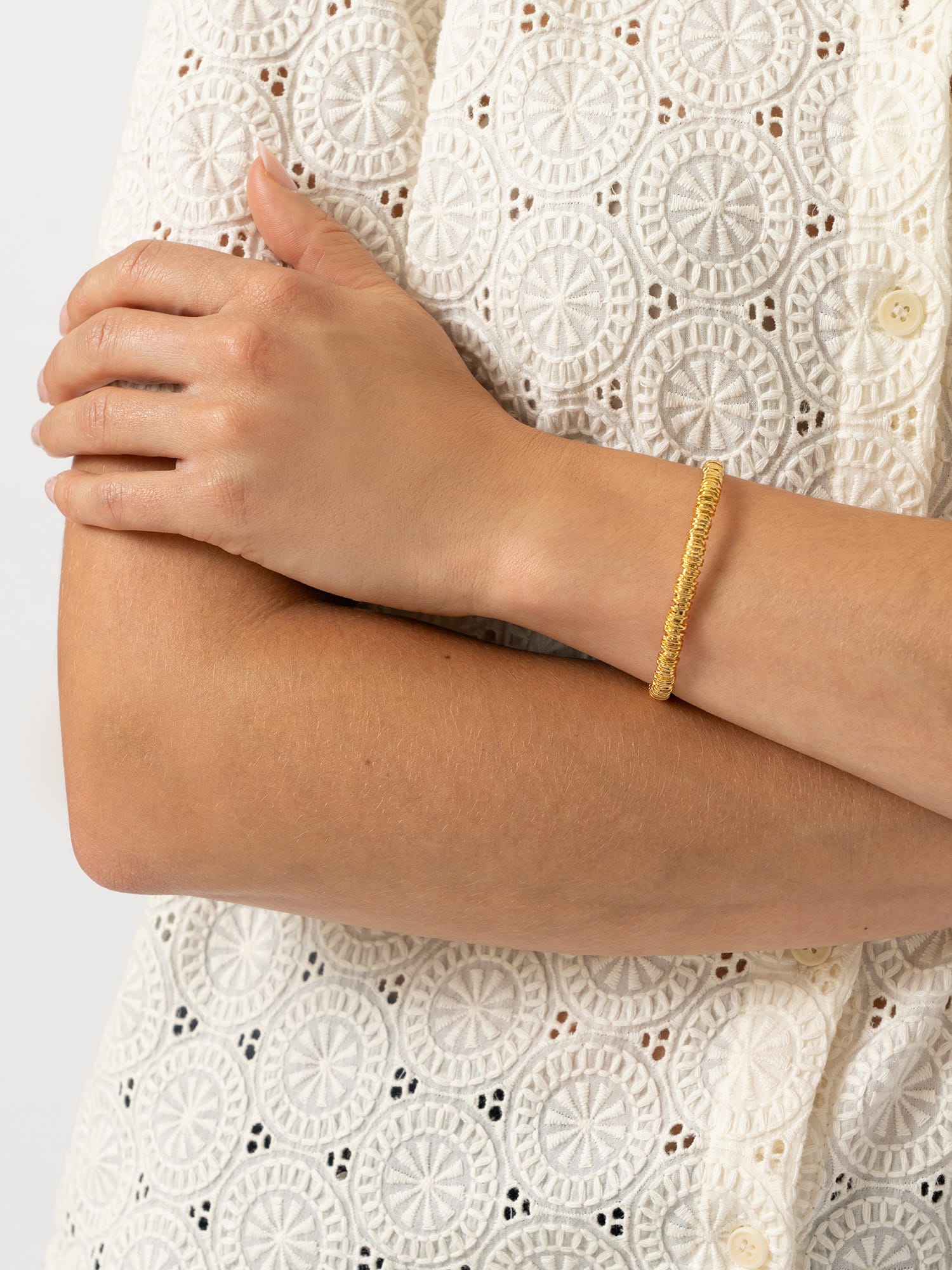 Swirl Bangle - Gold - Women's Jewellers | Saint and Sofia® EU