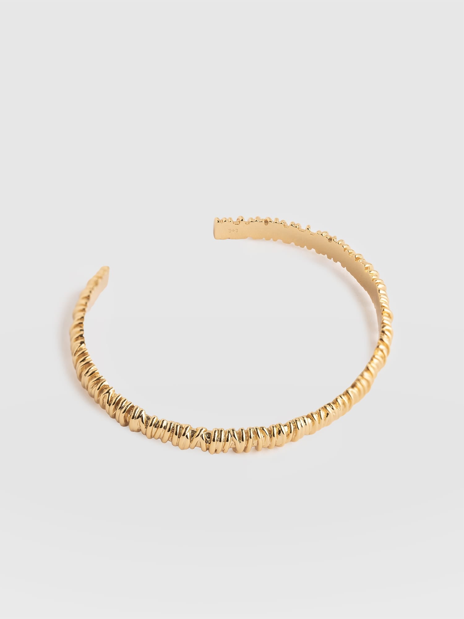 Swirl Bangle - Gold - Women's Jewellers | Saint and Sofia® EU