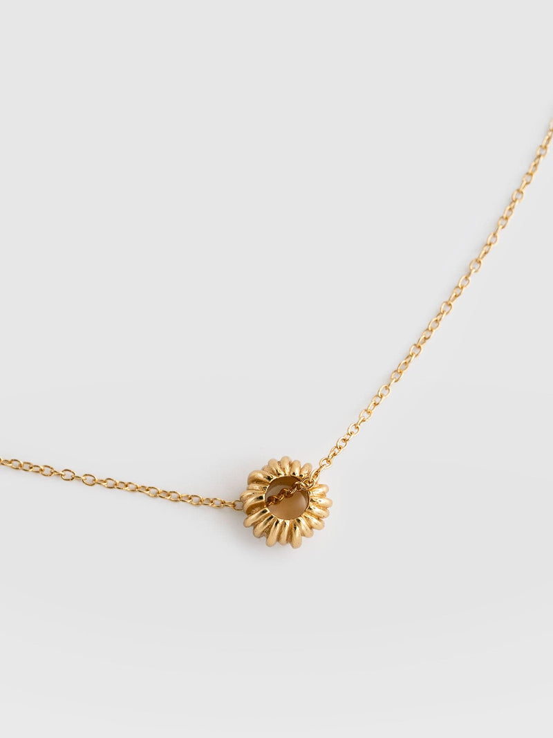 Swirl Charm Necklace Gold - Women's Jewellery | Saint + Sofia® EU