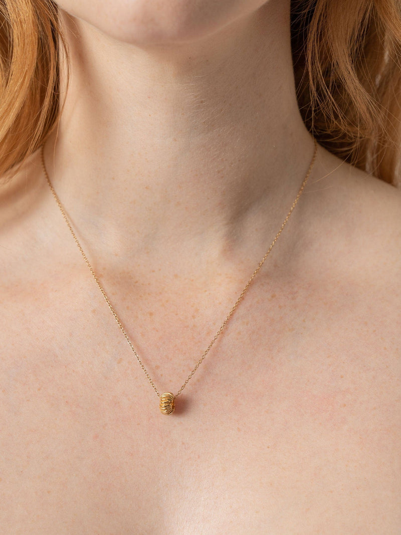 Swirl Charm Necklace Gold - Women's Jewellery | Saint + Sofia® EU
