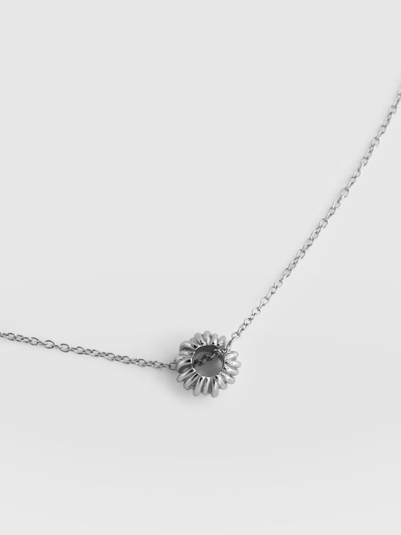 Swirl Charm Necklace Silver - Women's Jewellery | Saint + Sofia® EU