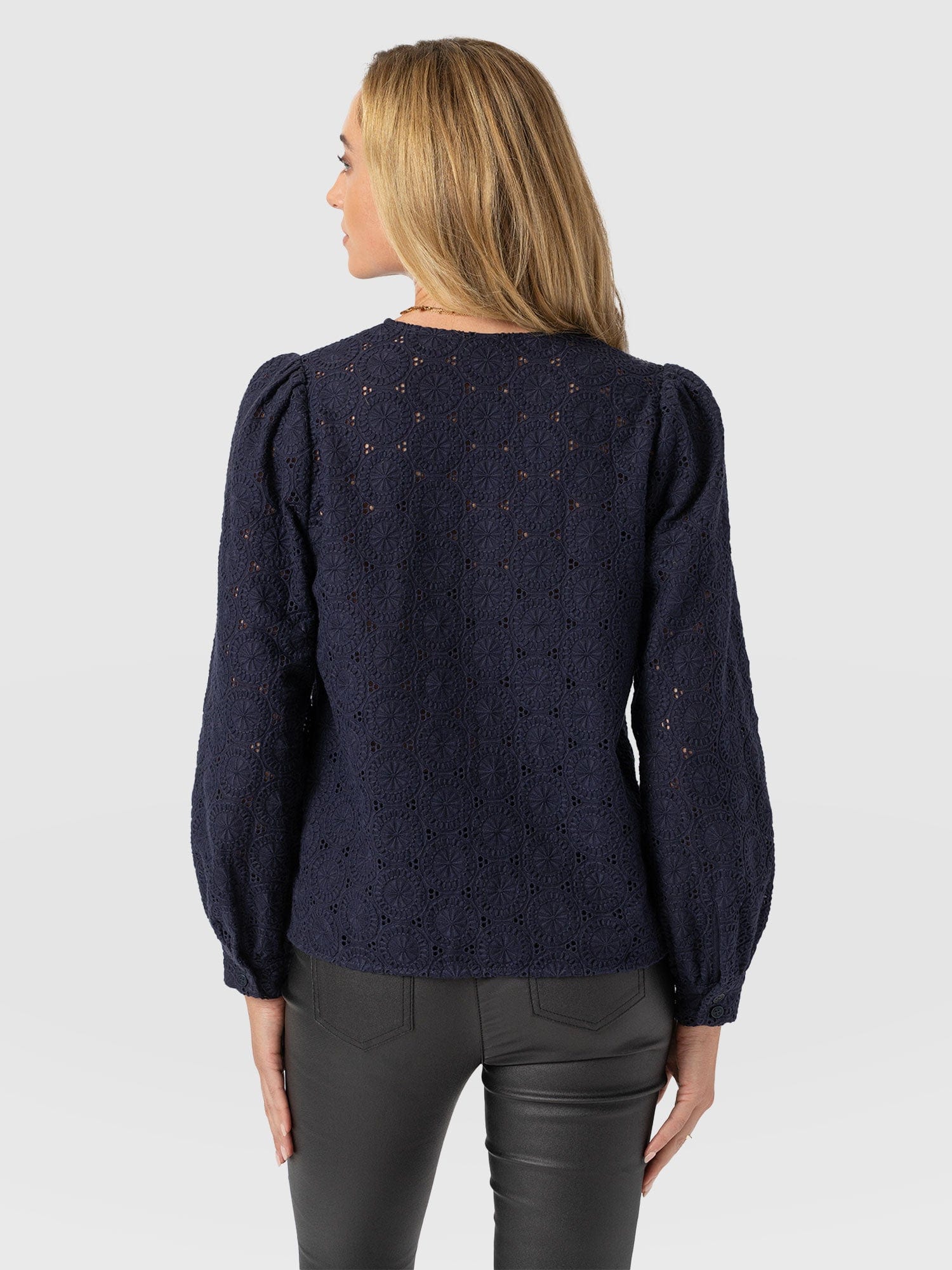 Tabitha Blouse - Navy - Women's Blouses | Saint + Sofia® EU