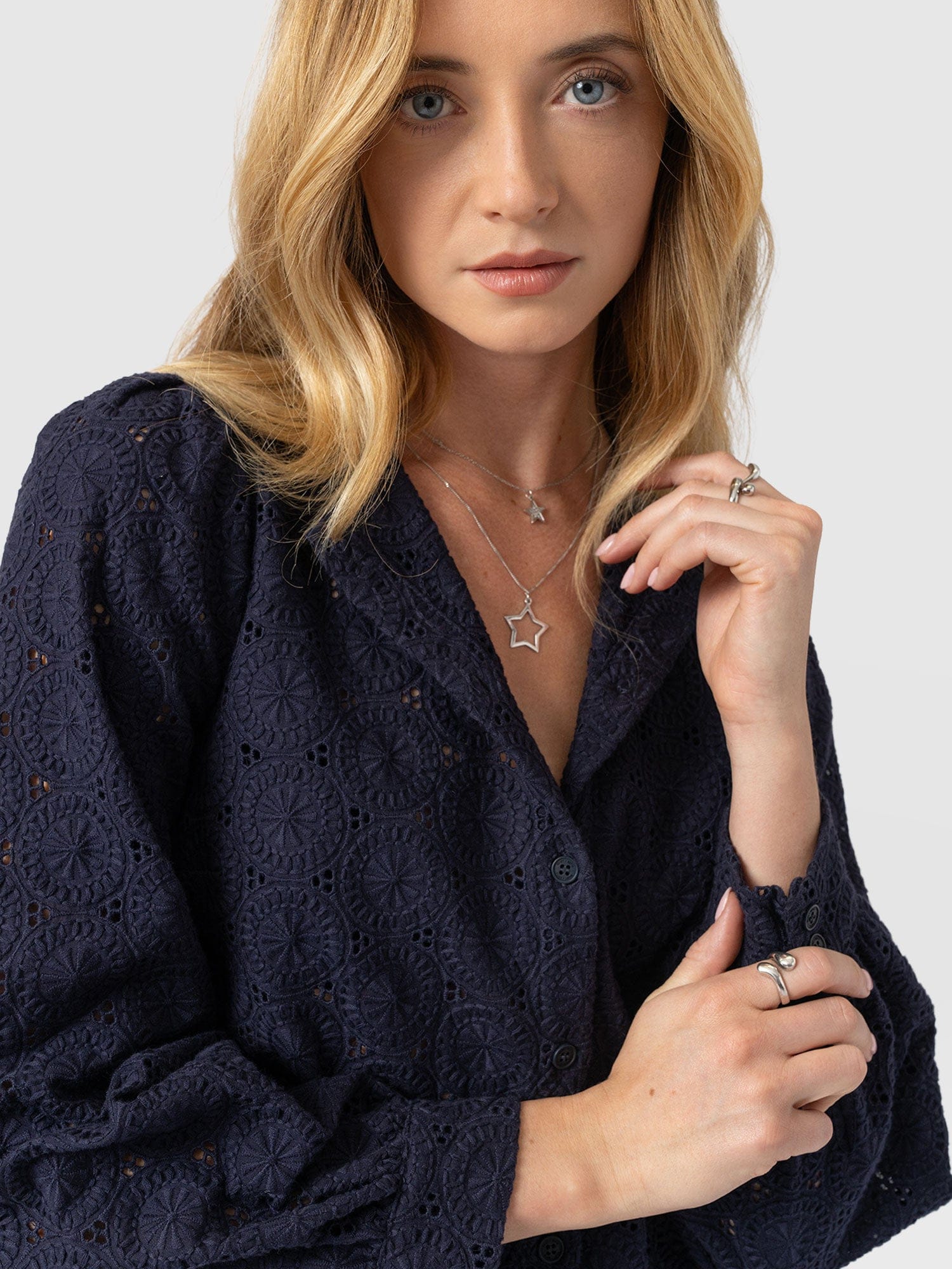 Tabitha Blouse - Navy - Women's Blouses | Saint + Sofia® EU