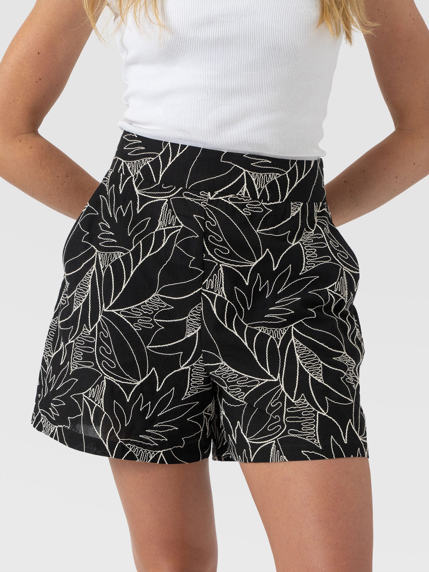 Tabitha Short - Black Embroidered - Women's Shorts | Saint + Sofia® EU