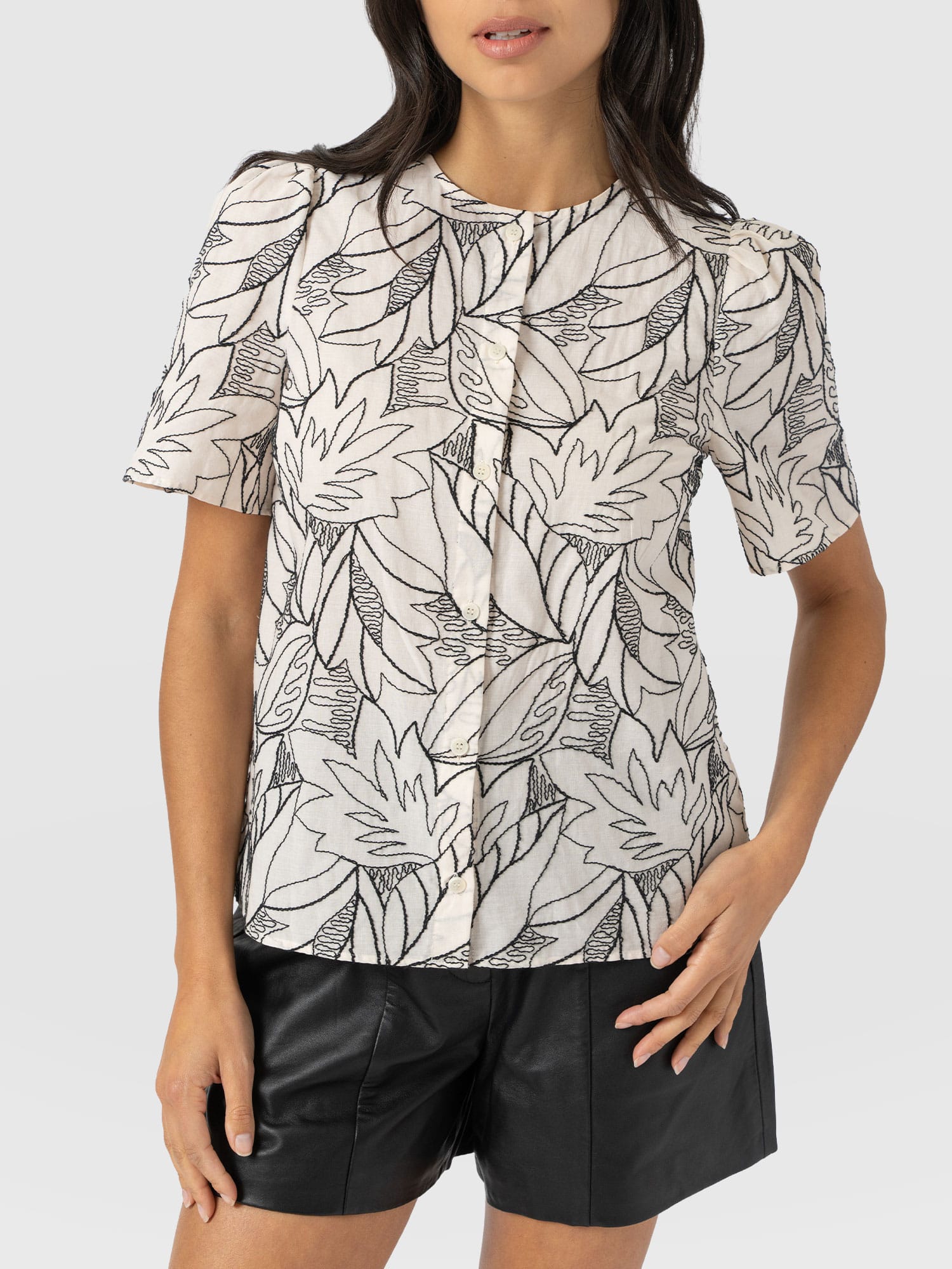 Tabitha Short Sleeve Blouse - Cream Embroidered - Women's Blouses | Saint + Sofia® EU