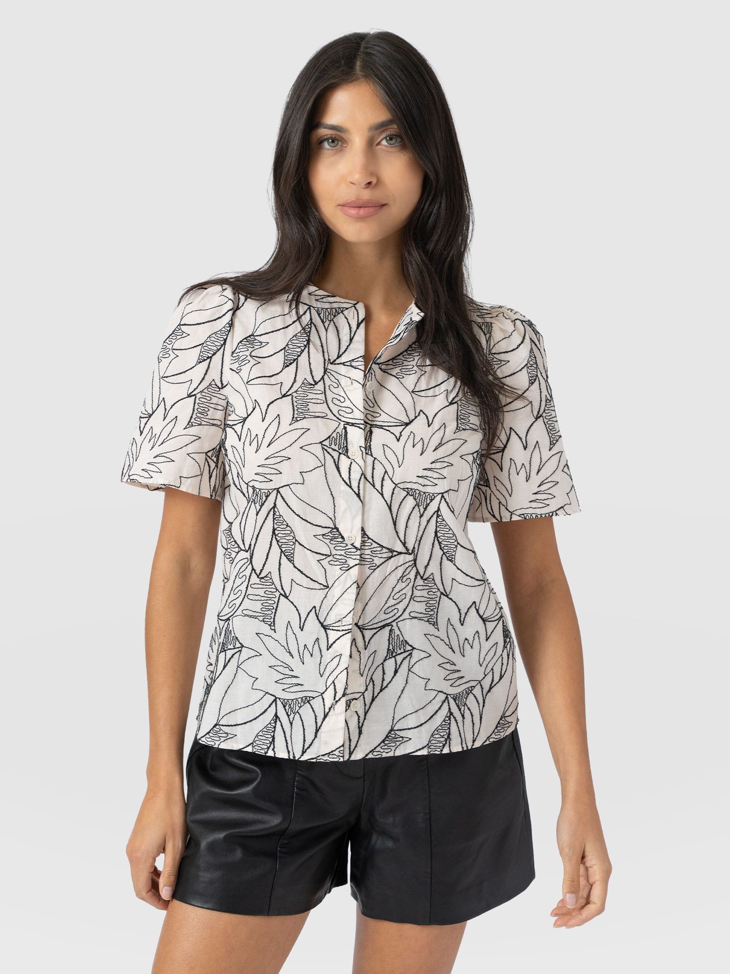 Tabitha Short Sleeve Blouse - Cream Embroidered - Women's Blouses | Saint + Sofia® EU