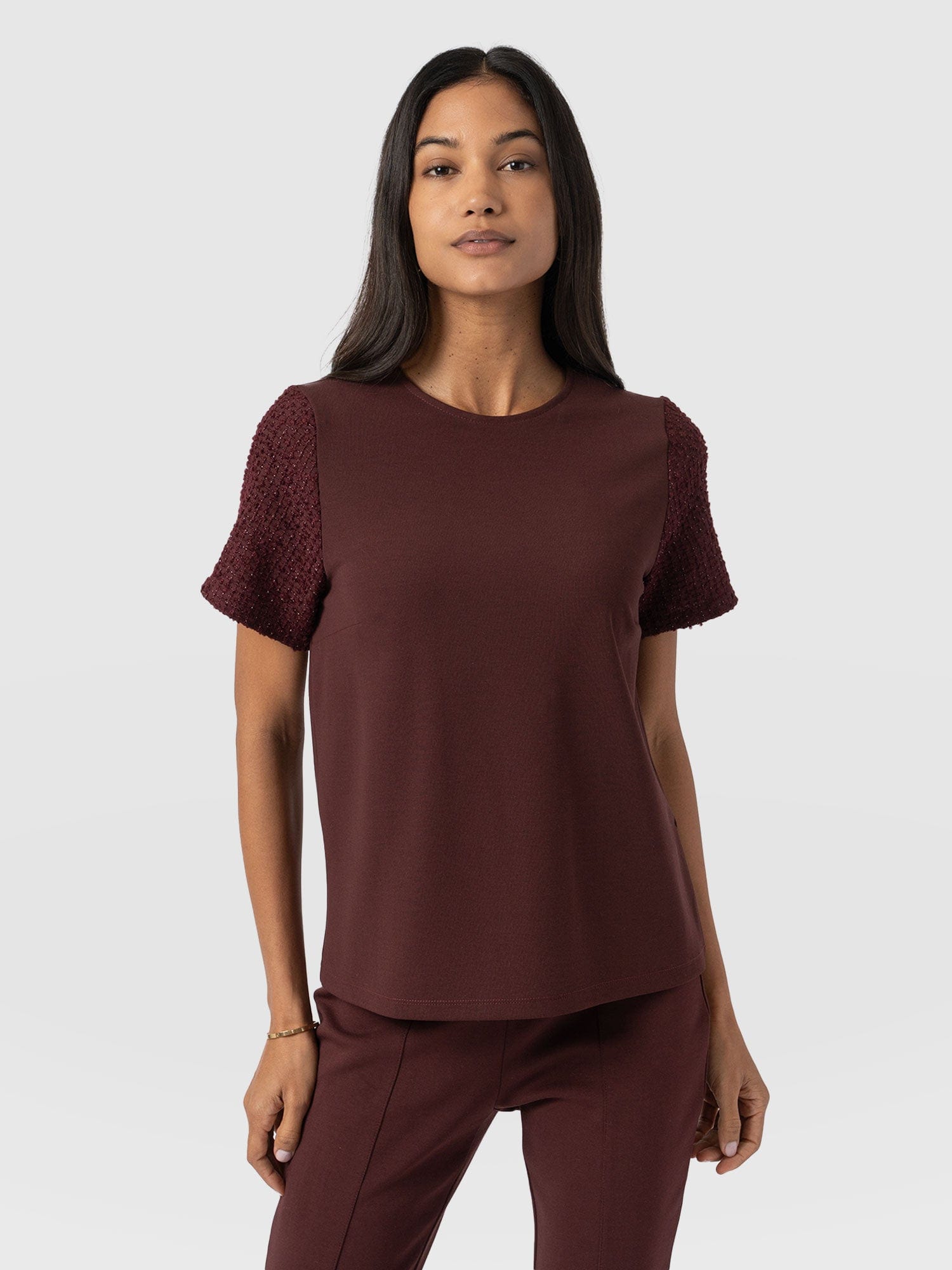 Taylor Rayner Contrast Tee Maroon - Women's T-Shirts | Saint + Sofia® EU