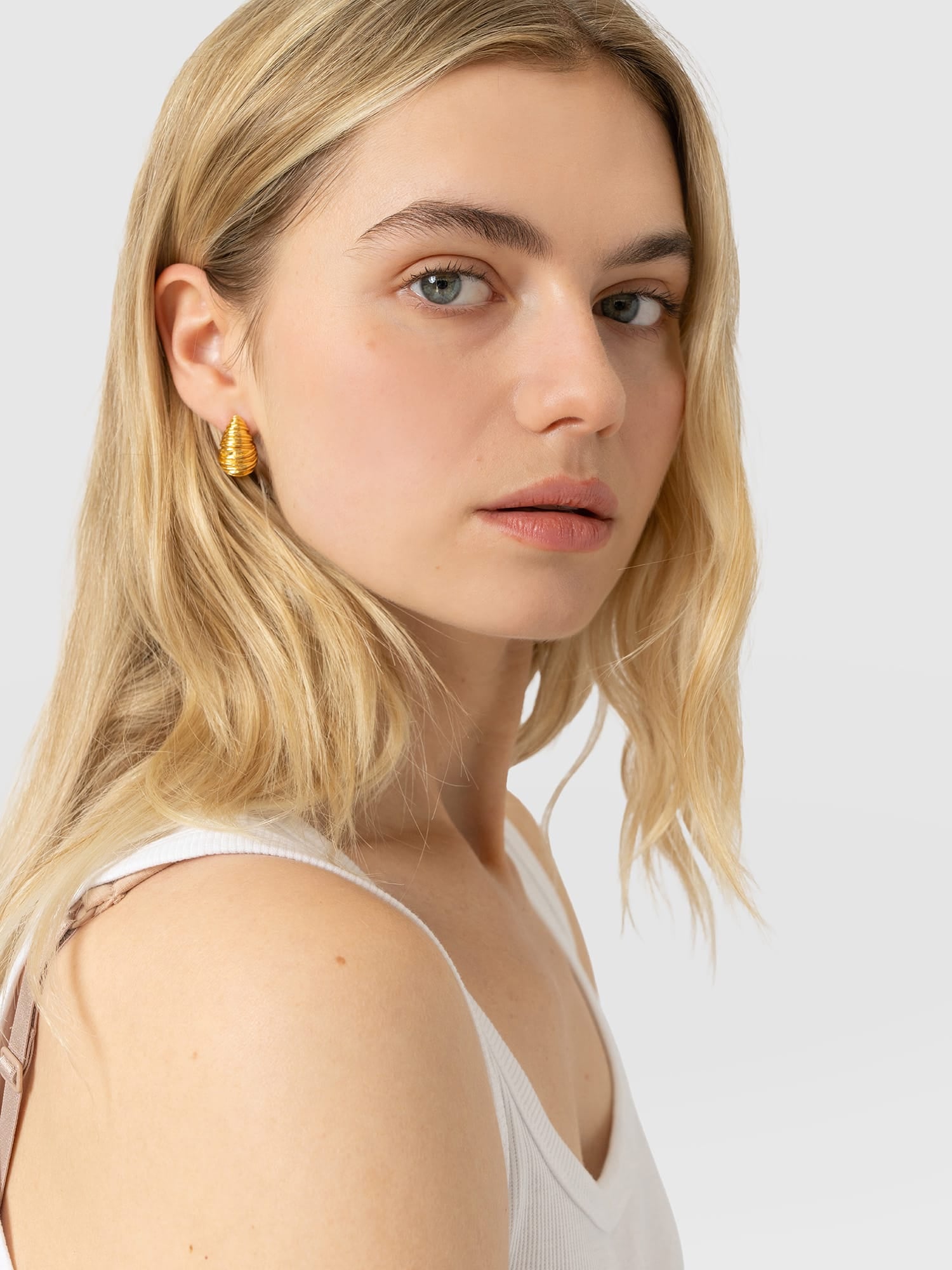Teardrop Swirl Earrings - Gold - Women's Jewellers | Saint and Sofia® EU