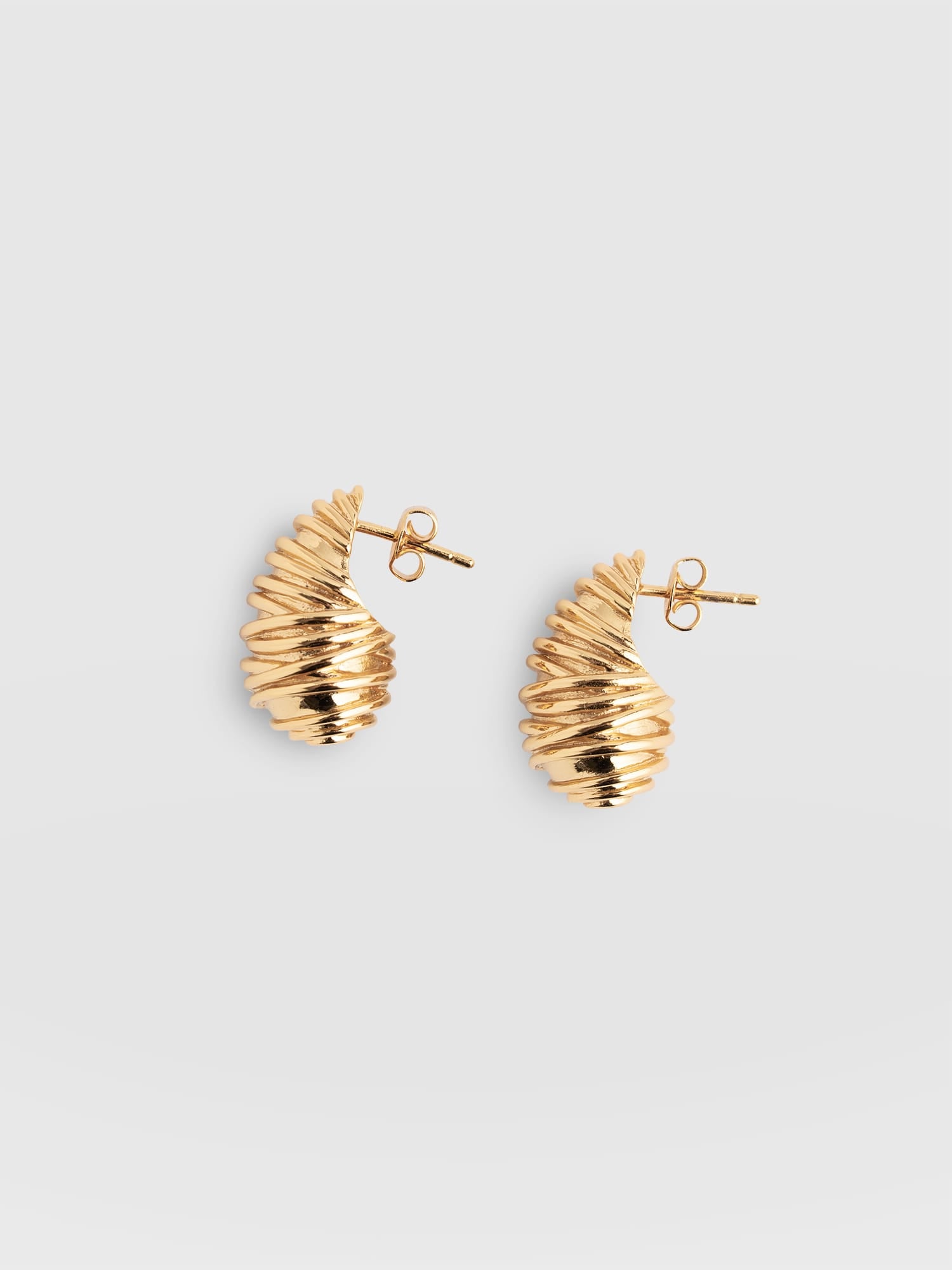 Teardrop Swirl Earrings - Gold - Women's Jewellers | Saint and Sofia® EU