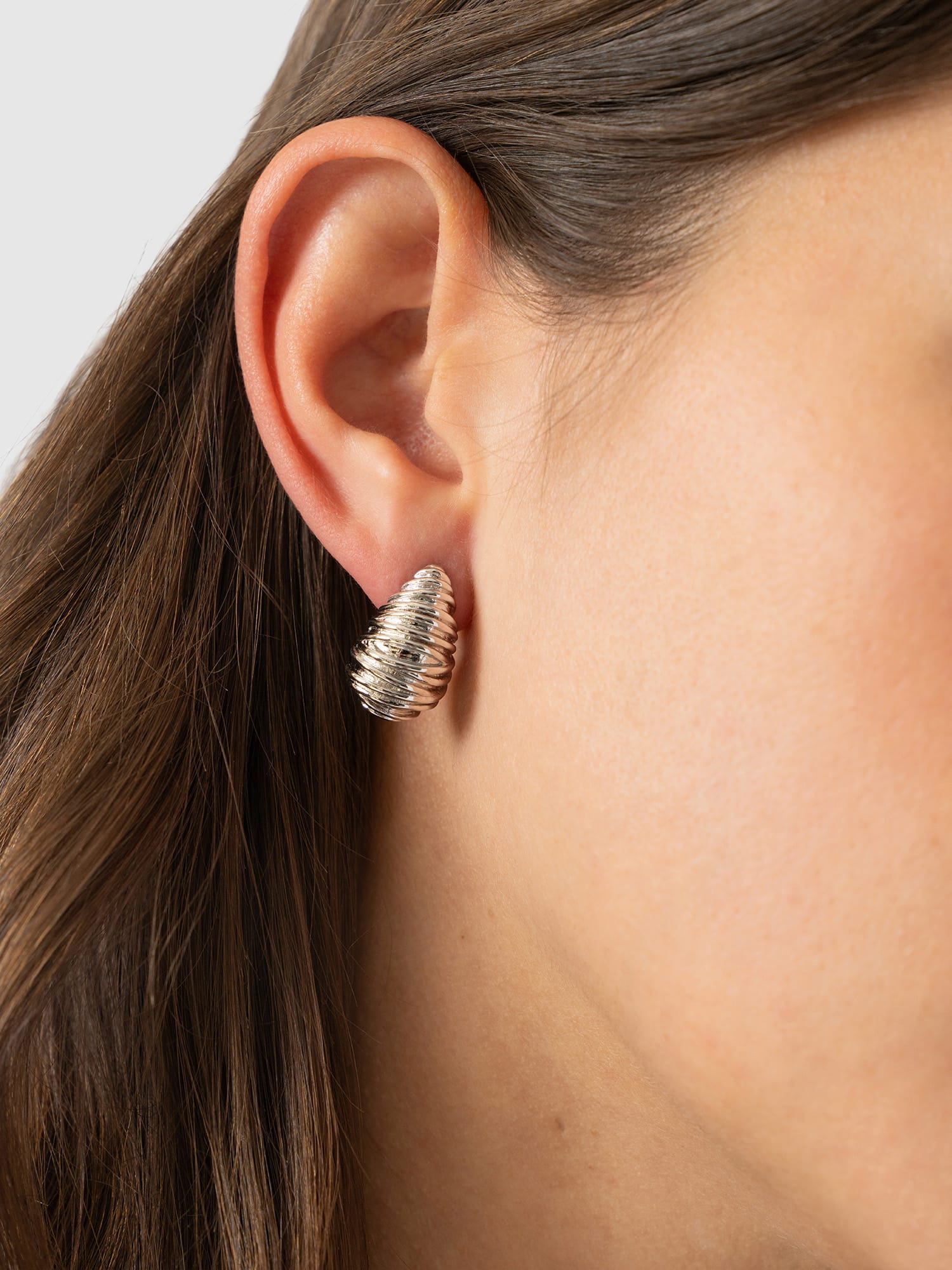 Teardrop Swirl Earrings - Silver - Women's Jewellers | Saint and Sofia® EU