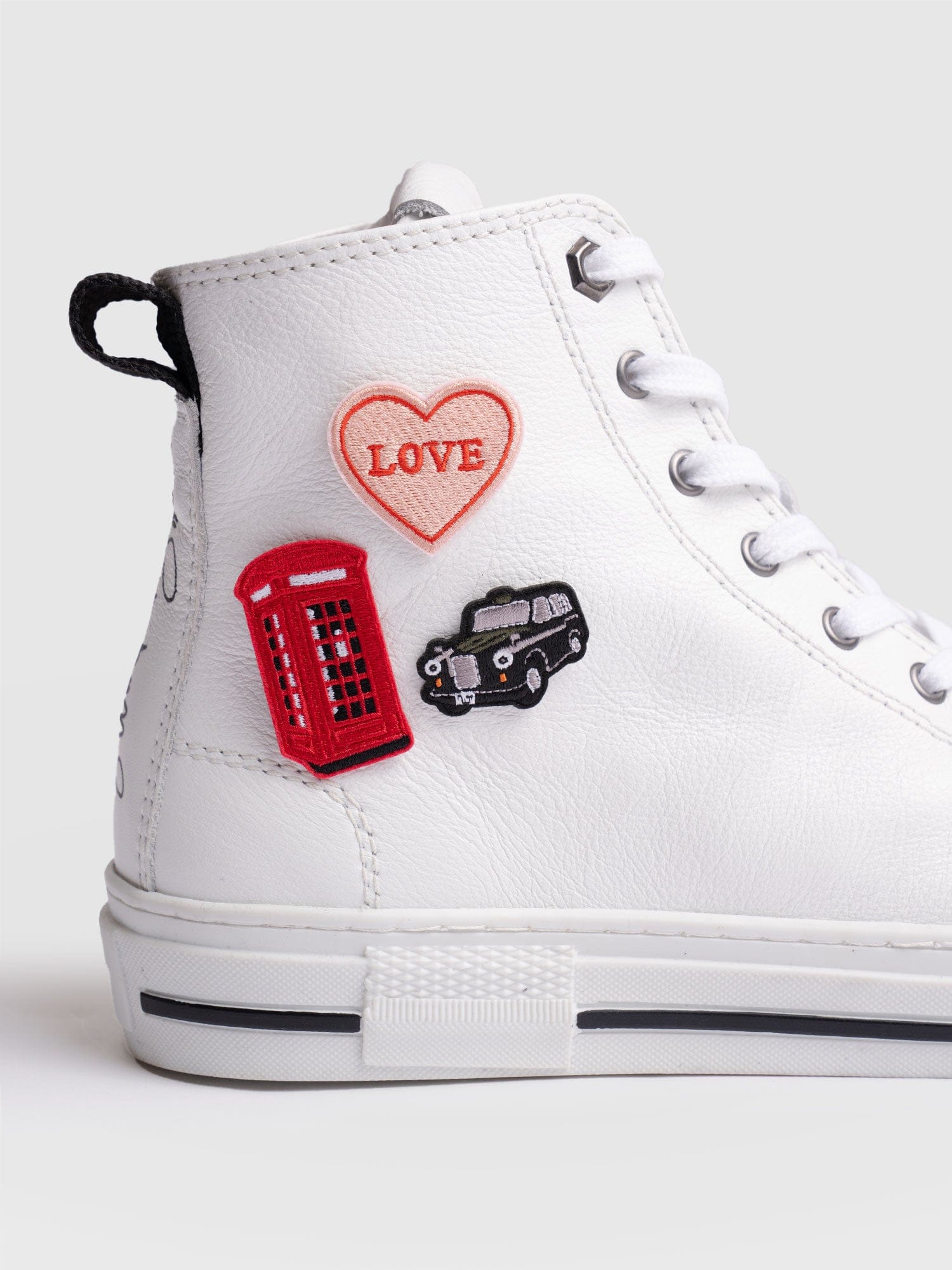 Telephone Box Sticker Badge - Red - Women's Accessories | Saint + Sofia® EU