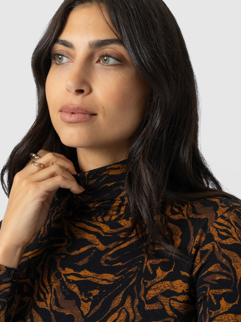 Tempest Roll Neck - Brown Zebra - Women's T-shirts | Saint + Sofia® EU