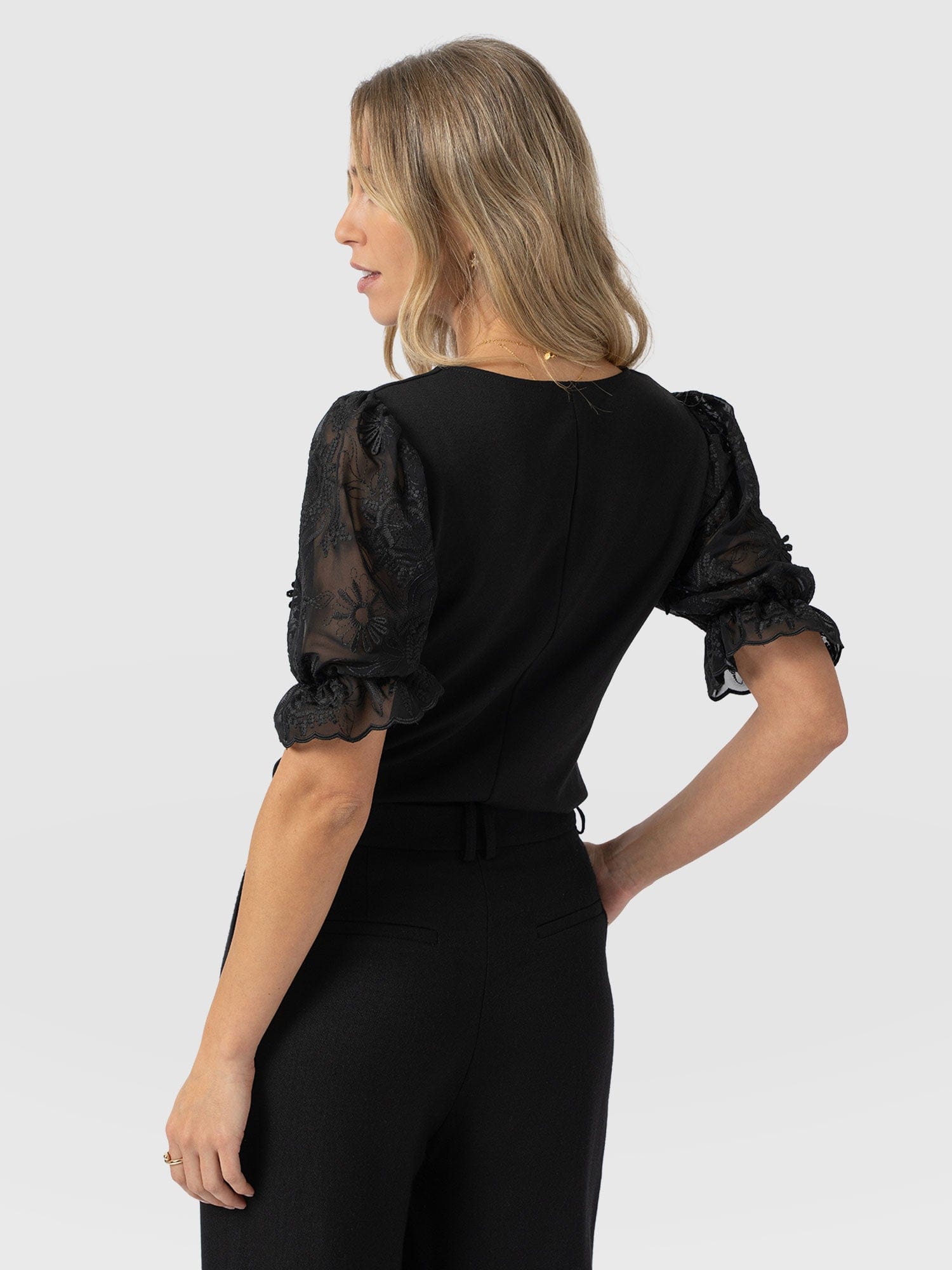 Tori Puff Sleeve Top - Black Lace - Women's T-shirts | Saint + Sofia® EU