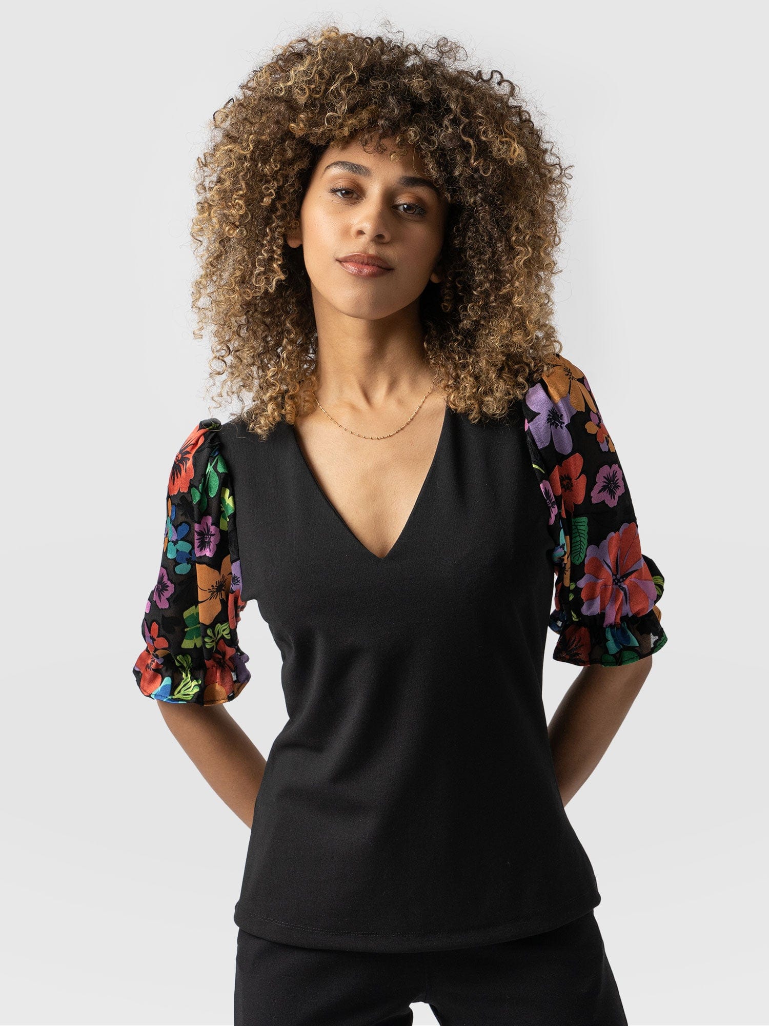 Tori Puff Sleeve Top Black Pop Floral - Women's Tops | Saint + Sofia® EU