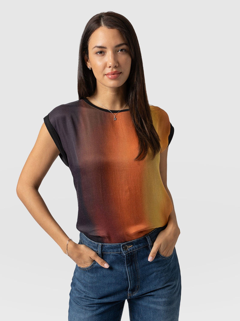 Turn Up Contrast Tee Amber Gradient - Women's T-Shirts | Saint + Sofia® EU