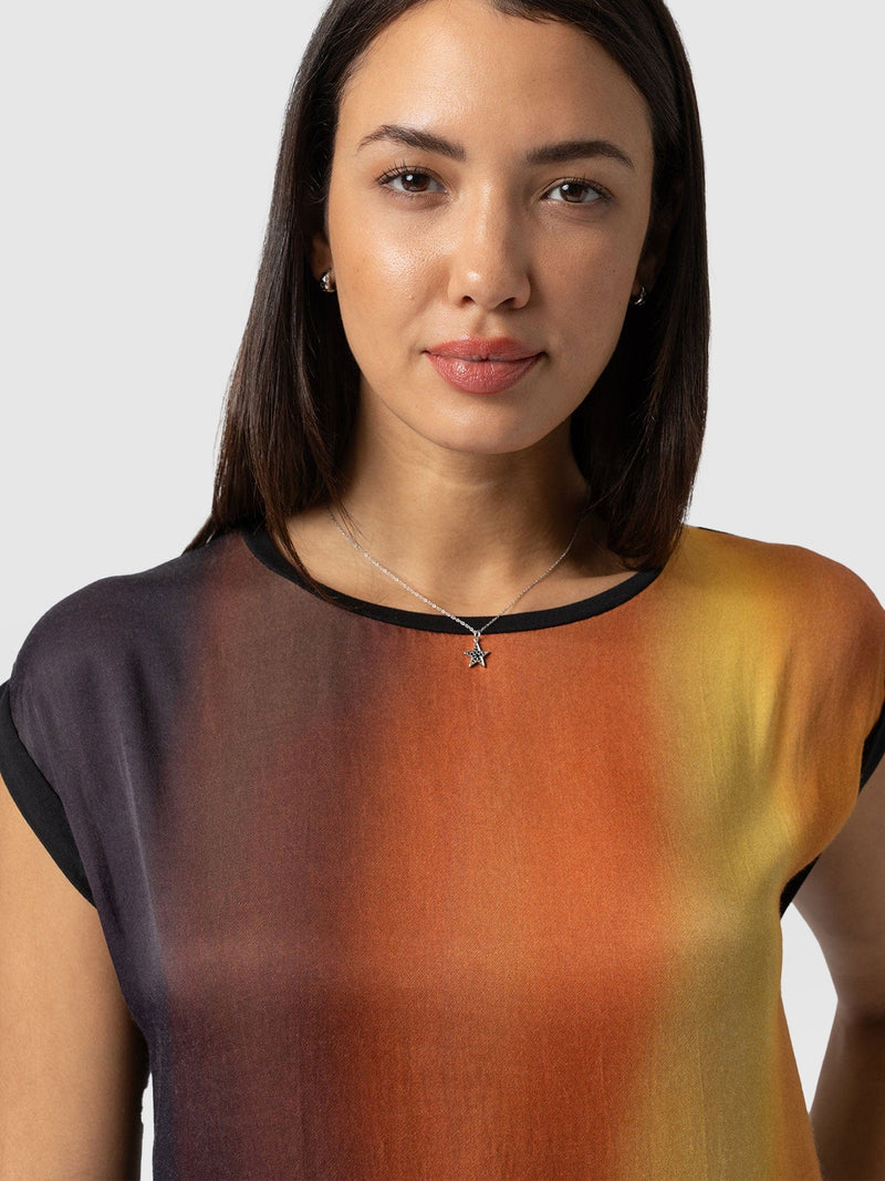 Turn Up Contrast Tee Amber Gradient - Women's T-Shirts | Saint + Sofia® EU