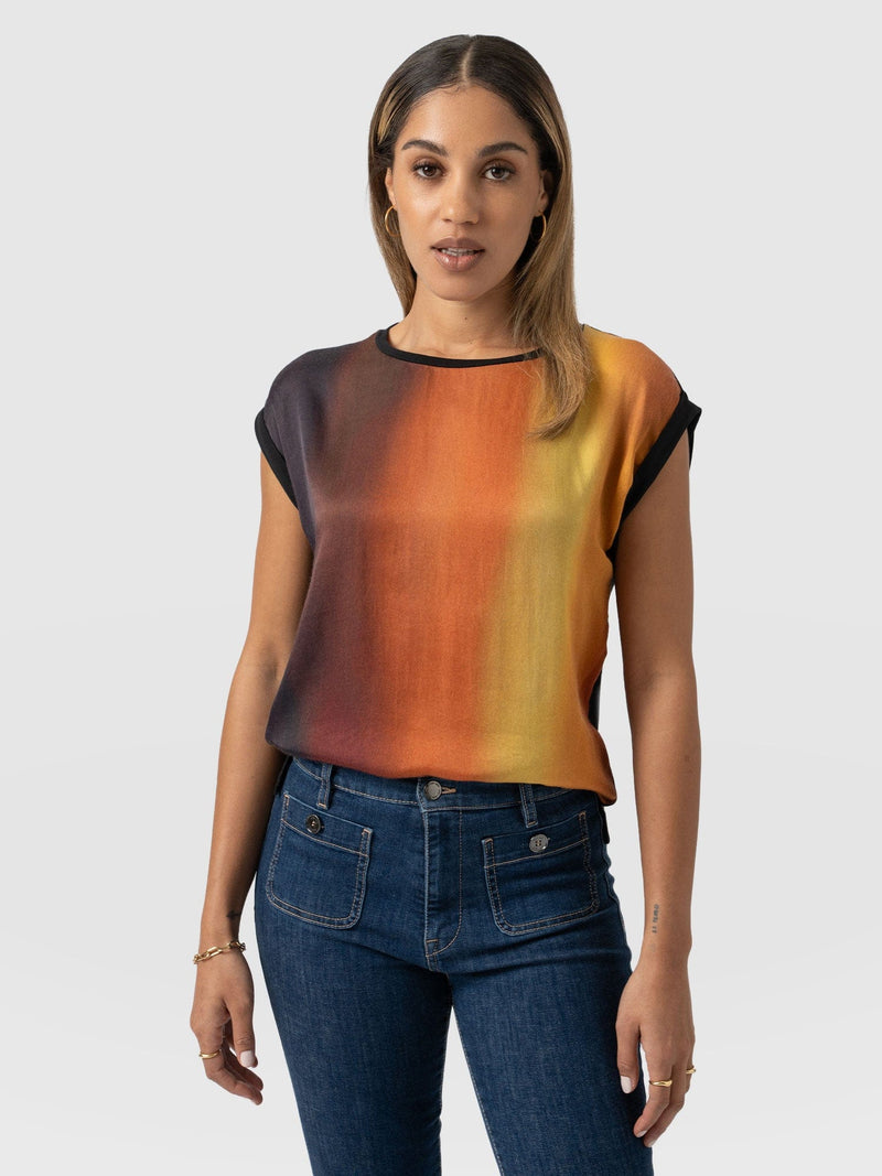 Turn Up Contrast Tee Amber Gradient - Women's T-Shirts | Saint + Sofia® EU