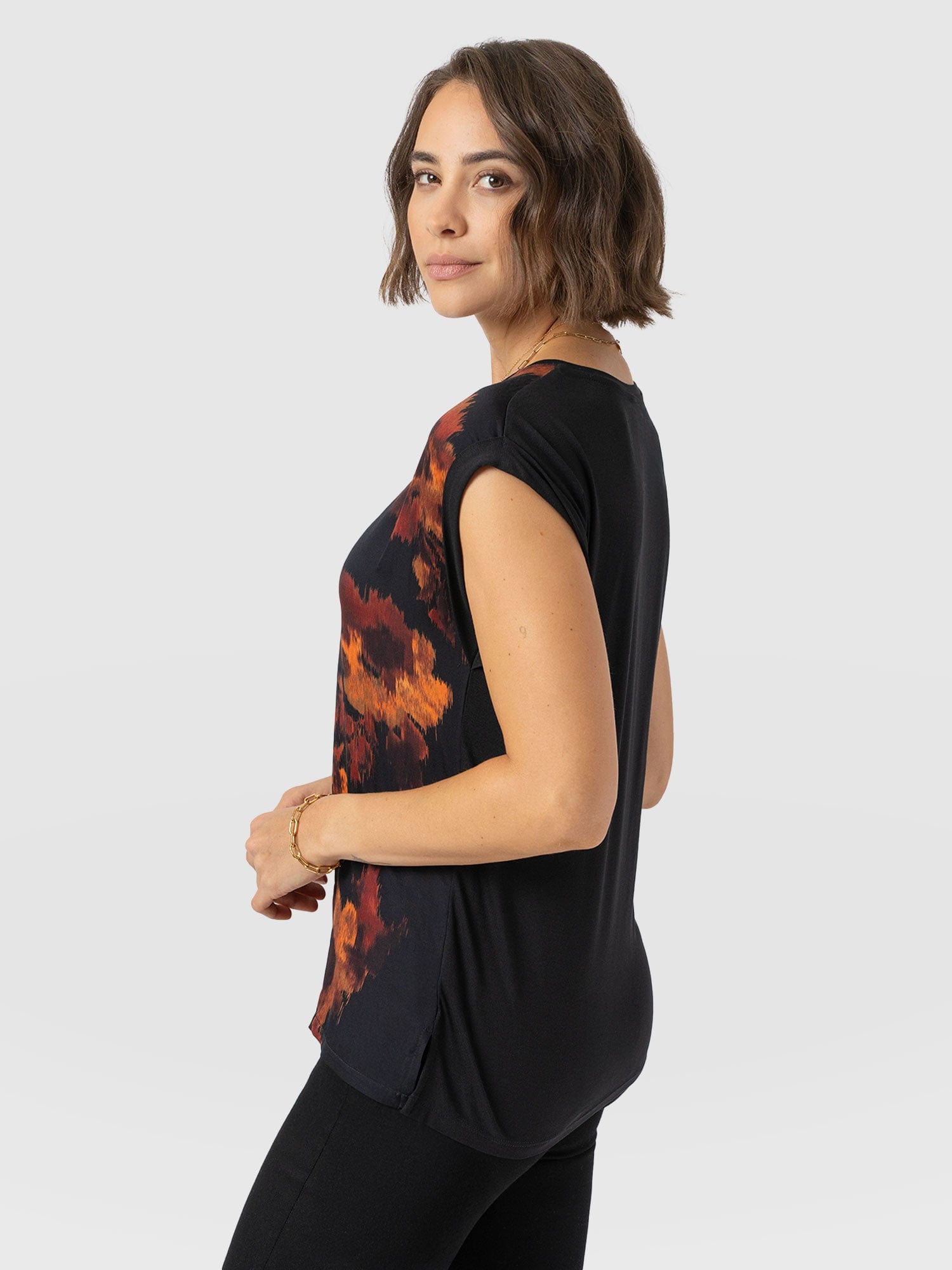 Turn Up Contrast Tee - Autumn Floral - Women's T-shirts | Saint and Sofia® EU