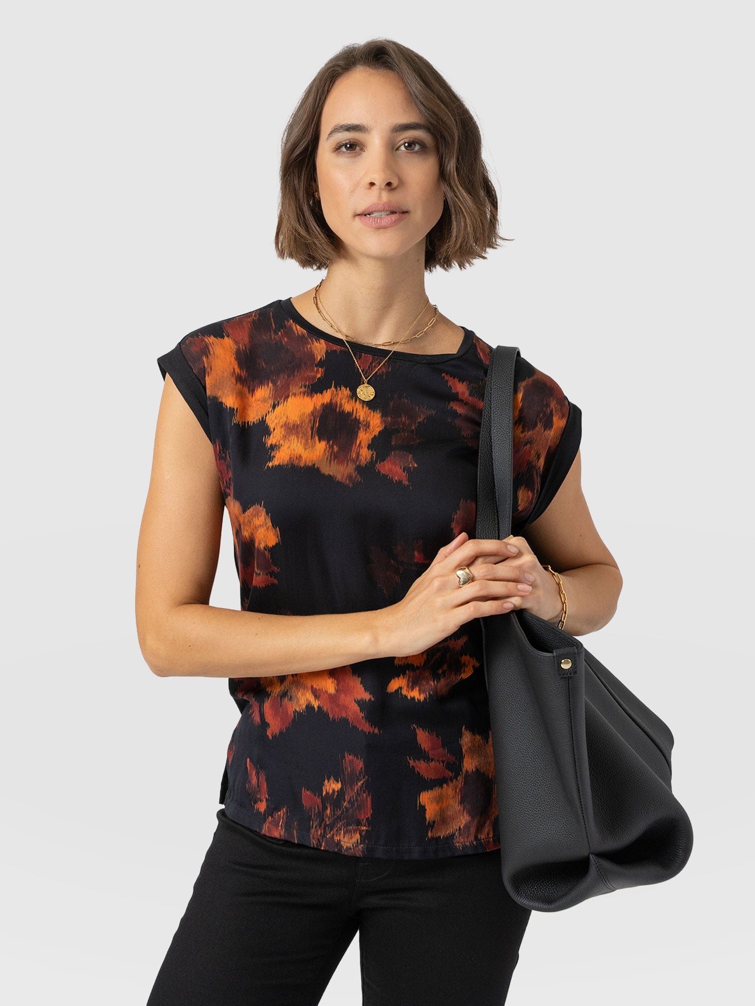 Turn Up Contrast Tee - Autumn Floral - Women's T-shirts | Saint and Sofia® EU