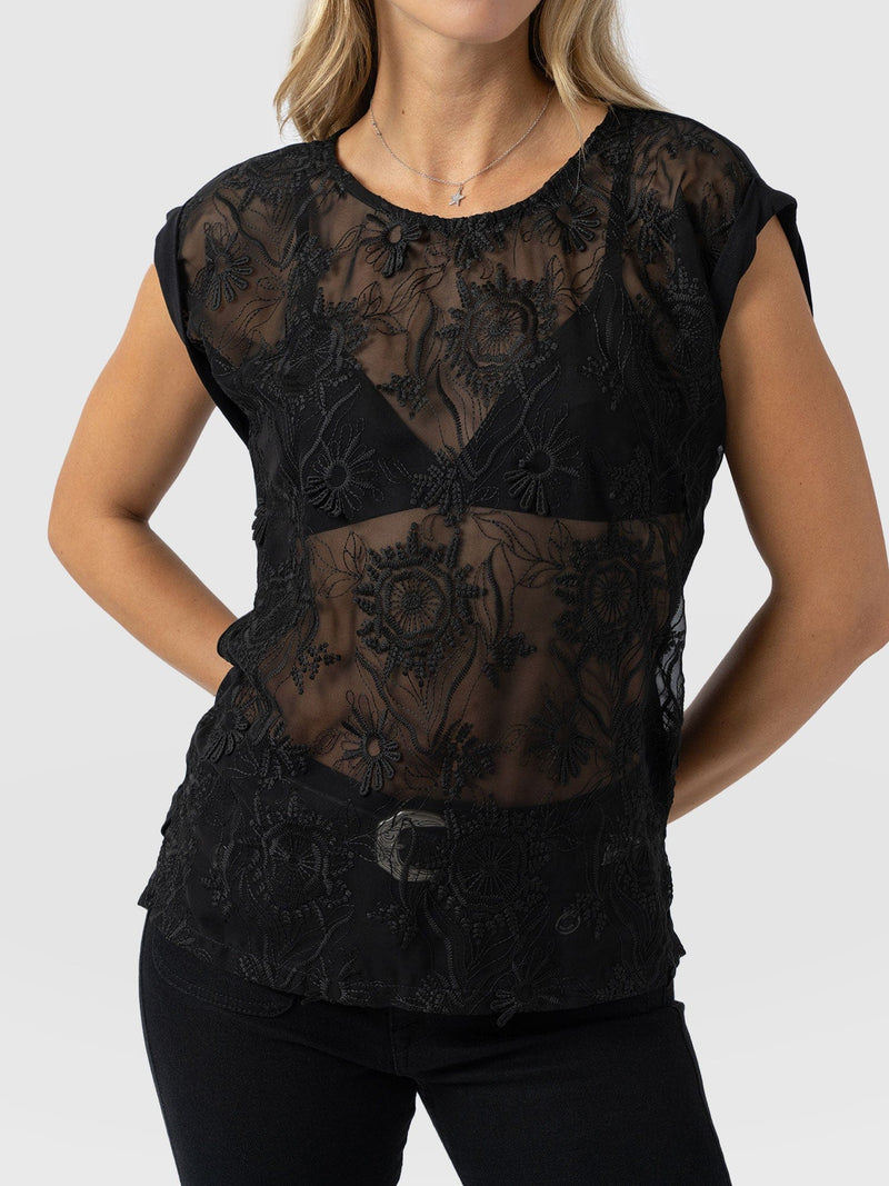 Turn Up Contrast Tee - Black Lace - Women's T-shirts | Saint + Sofia® EU