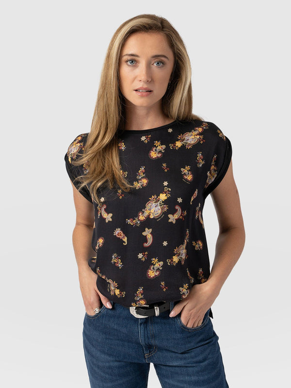 Turn Up Contrast Tee Black Paisley - Women's T-Shirts | Saint + Sofia® EU