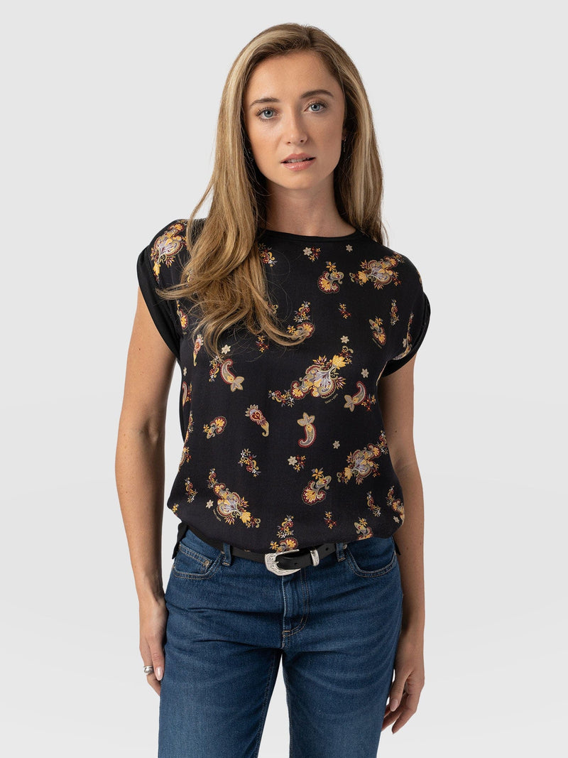 Turn Up Contrast Tee Black Paisley - Women's T-Shirts | Saint + Sofia® EU