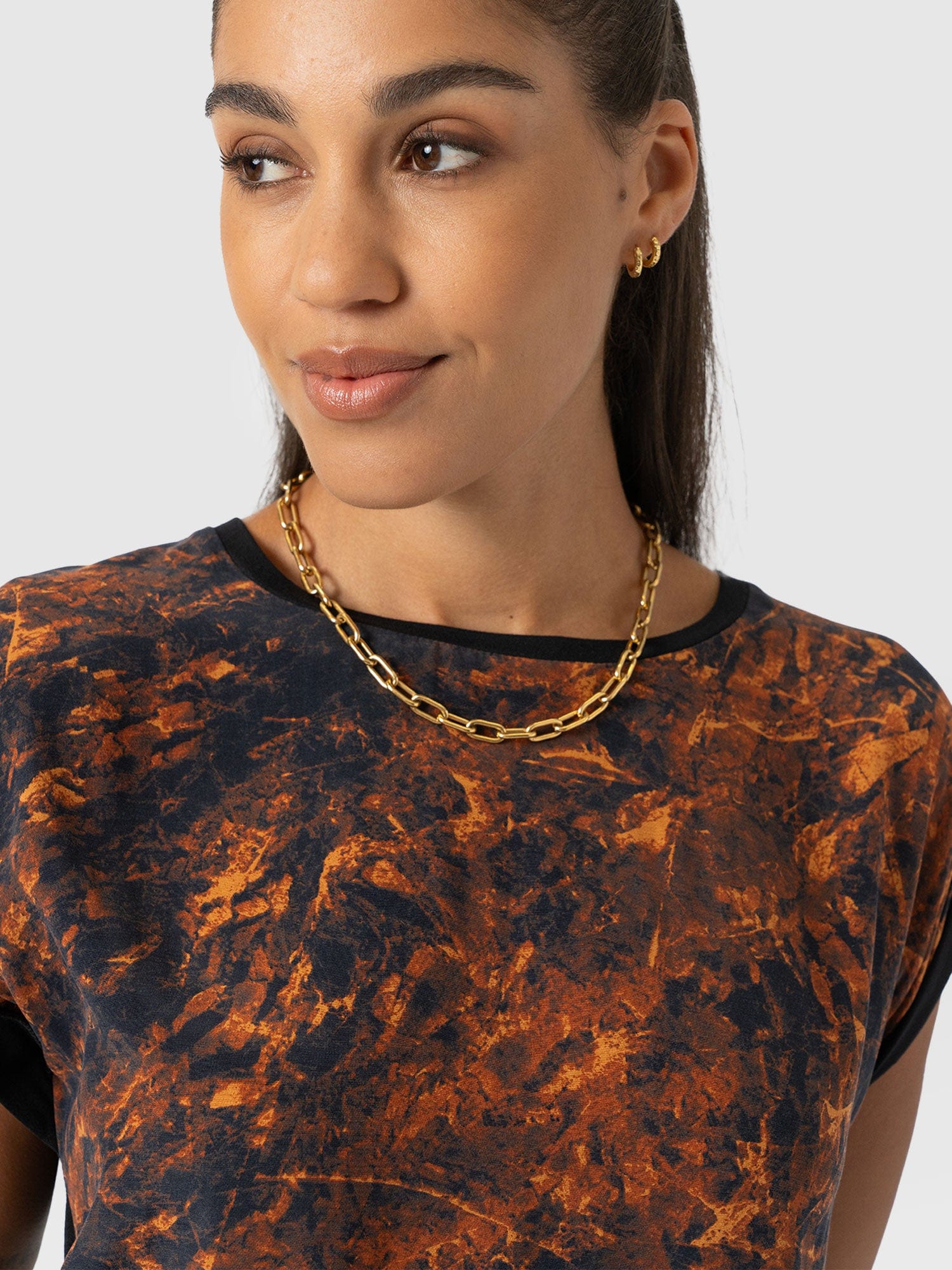 Turn Up Contrast Tee - Brown Marble - Women's T-shirts | Saint + Sofia® EU
