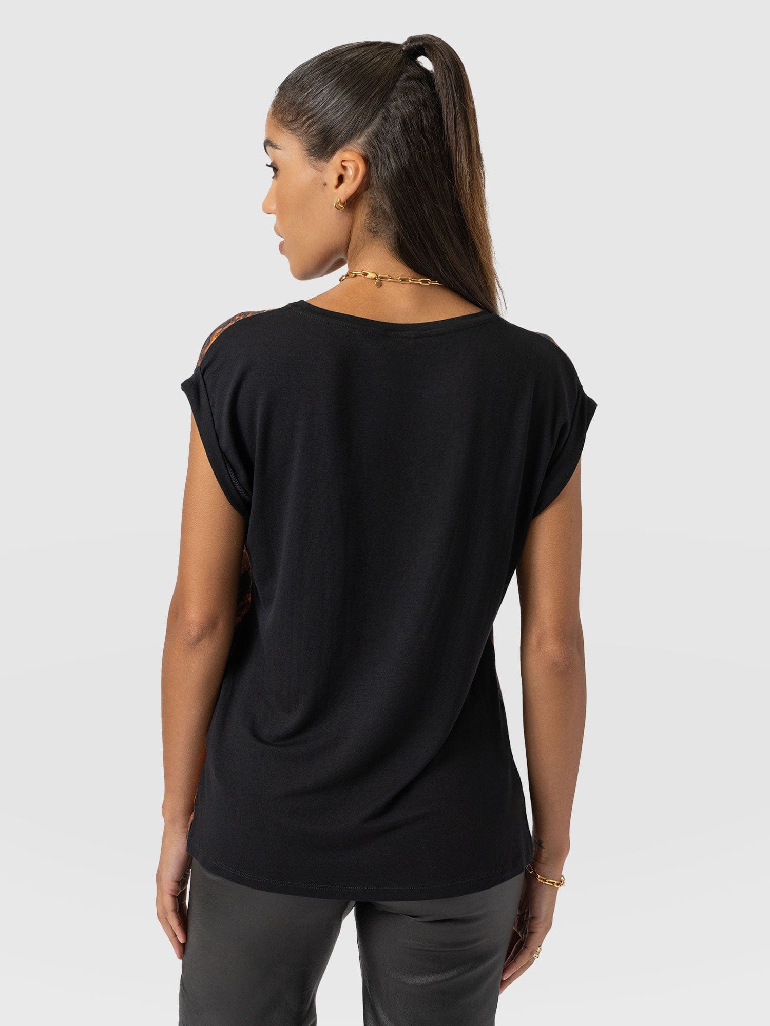 Turn Up Contrast Tee - Brown Marble - Women's T-shirts | Saint + Sofia® EU