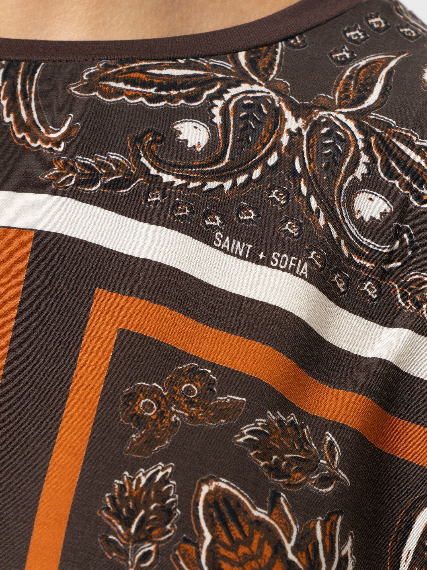 Turn Up Contrast Tee - Brown Paisley - Women's T-shirts | Saint + Sofia? EU