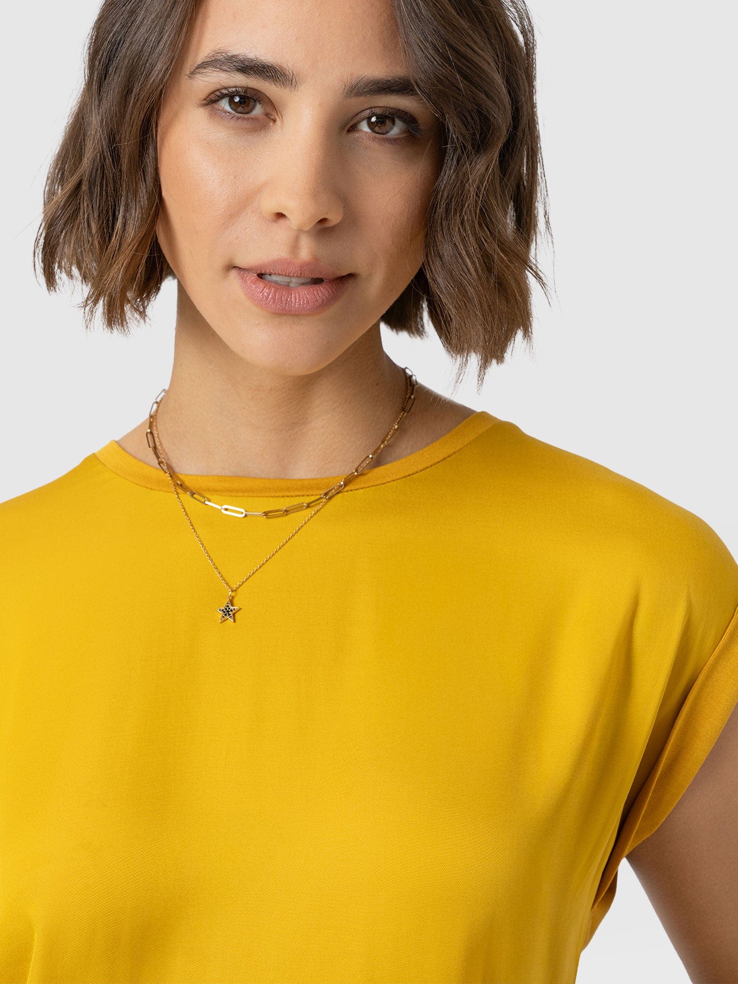 Turn Up Contrast Tee - Golden Yellow - Women's T-shirts | Saint + Sofia® EU