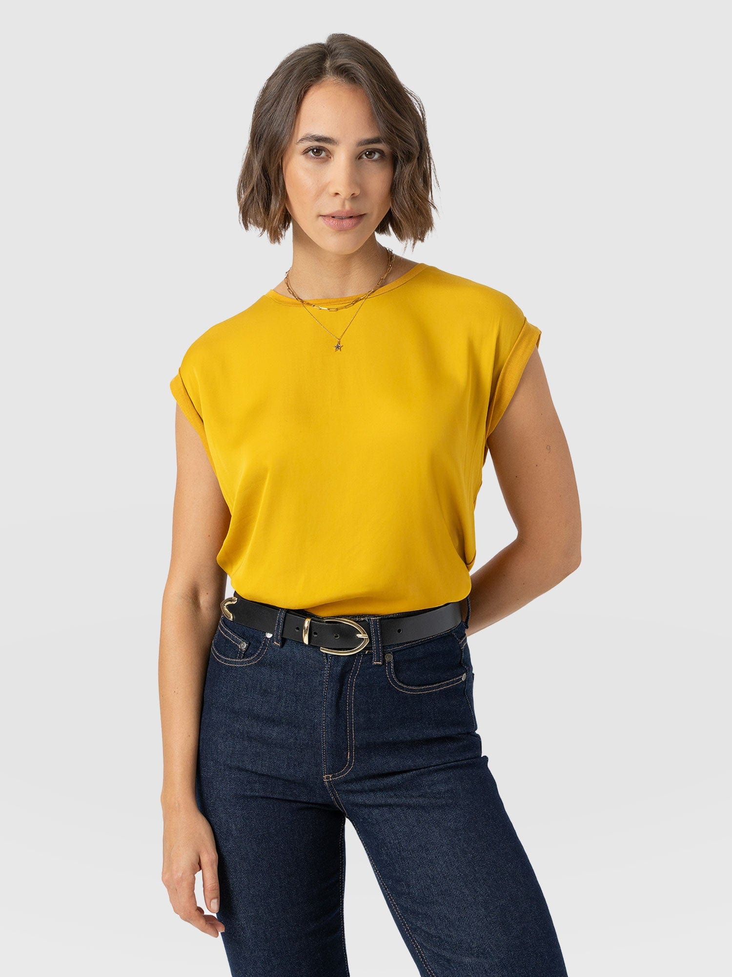 Turn Up Contrast Tee - Golden Yellow - Women's T-shirts | Saint + Sofia® EU