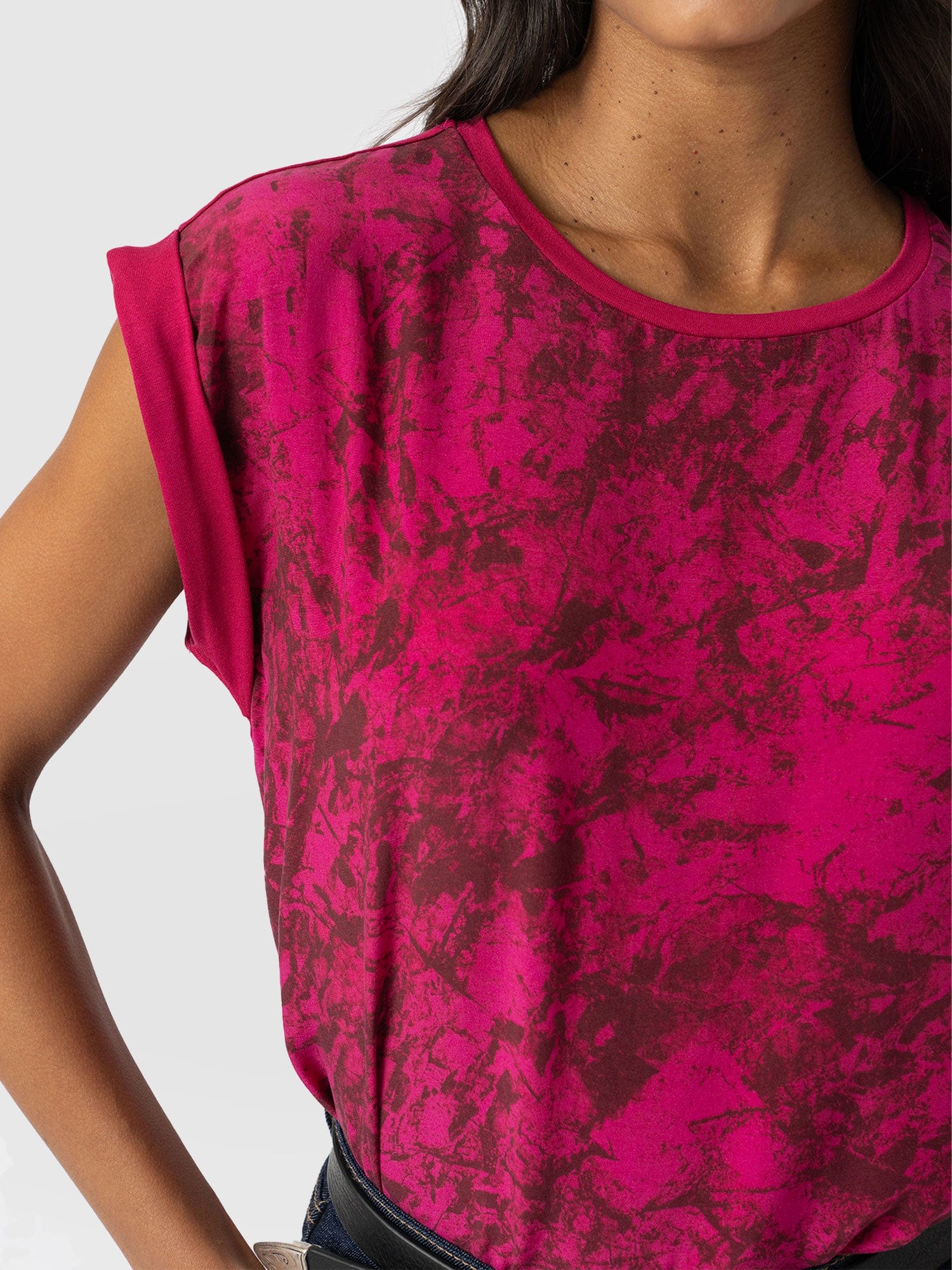 Turn Up Contrast Tee Pink Marble - Women's T-Shirts | Saint + Sofia® EU