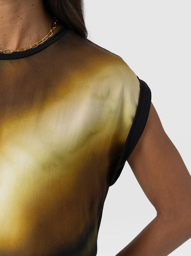 Turn Up Contrast Tee - Yellow Gradient - Women's T-shirts | Saint + Sofia® EU