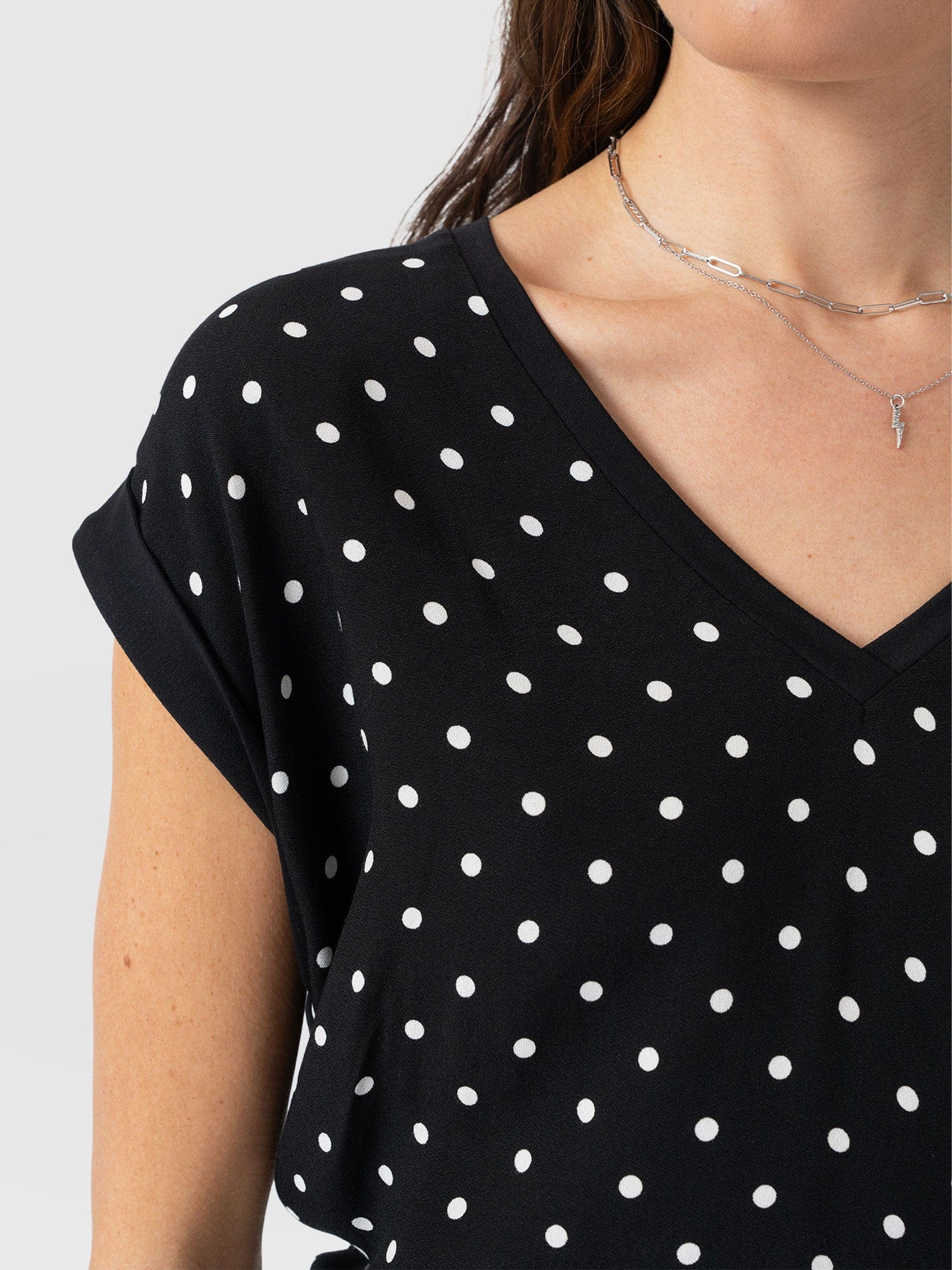 Turn Up Contrast V Neck Tee - Black Polka Dot - Women's T-shirts | Saint + Sofia® EU