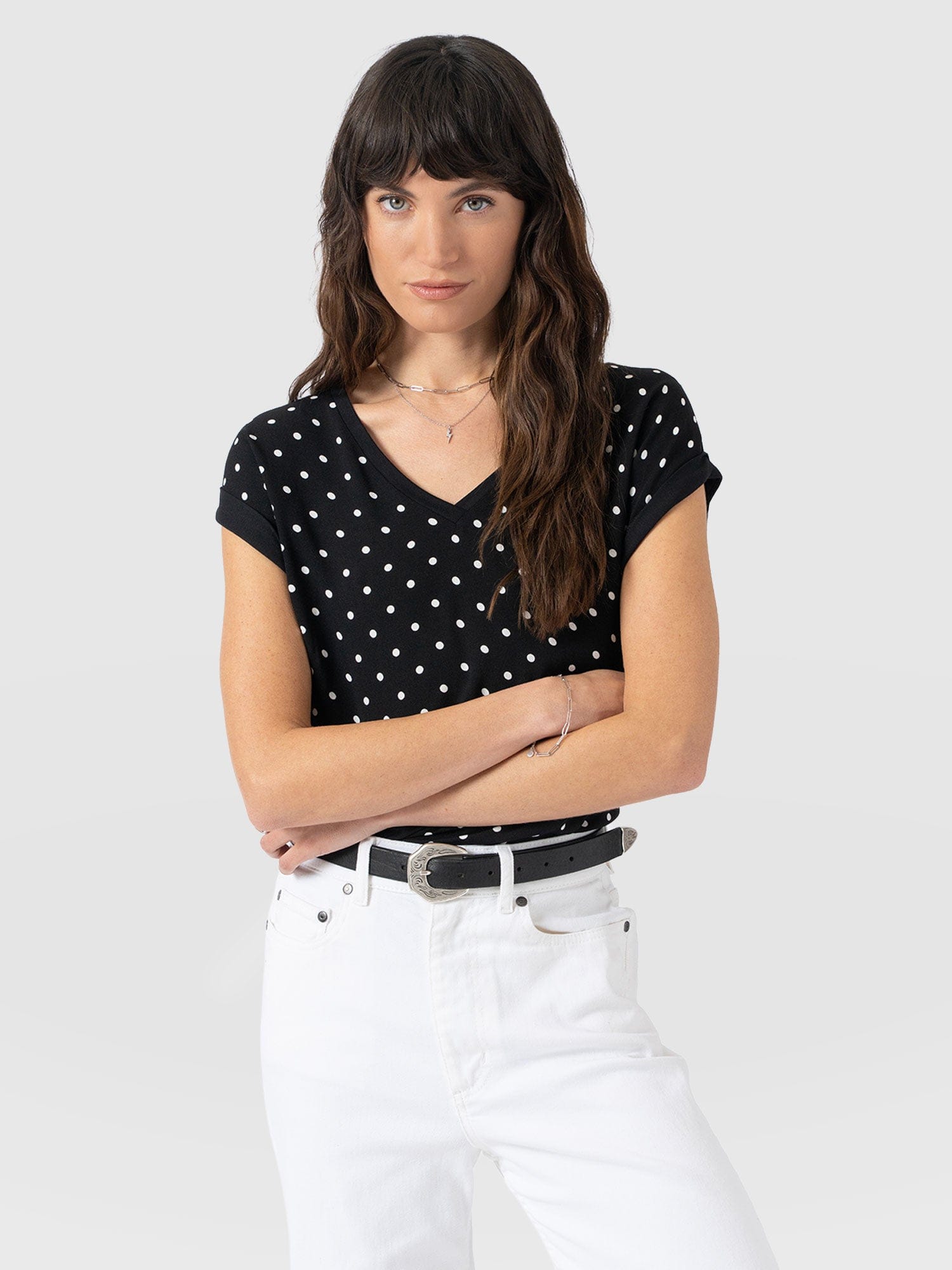 Turn Up Contrast V Neck Tee - Black Polka Dot - Women's T-shirts | Saint + Sofia® EU