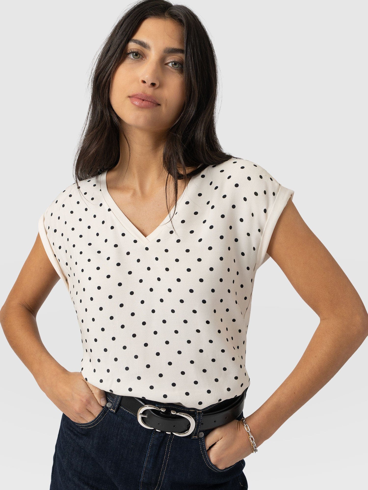 Turn Up Contrast V Neck Tee - Cream Polka Dot - Women's T-shirts | Saint + Sofia® EU