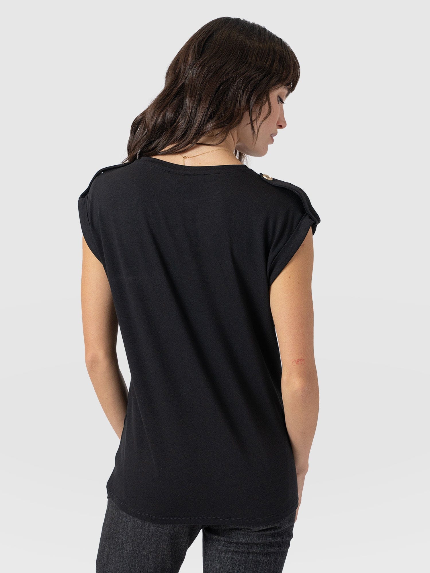 Turn-Up Tee Black Lightning - Women's T-Shirts | Saint + Sofia® EU