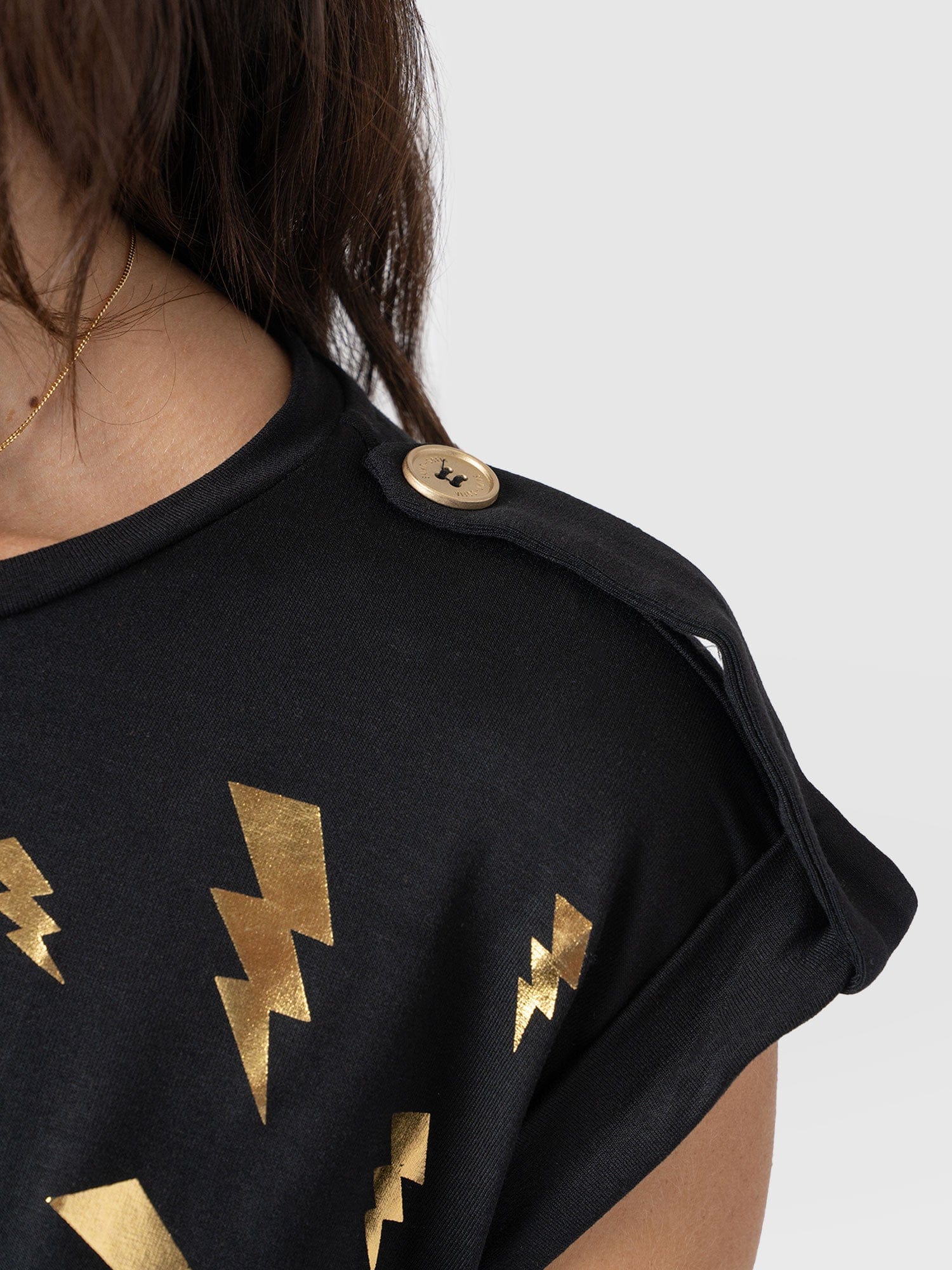 Turn-Up Tee Black Lightning - Women's T-Shirts | Saint + Sofia® EU