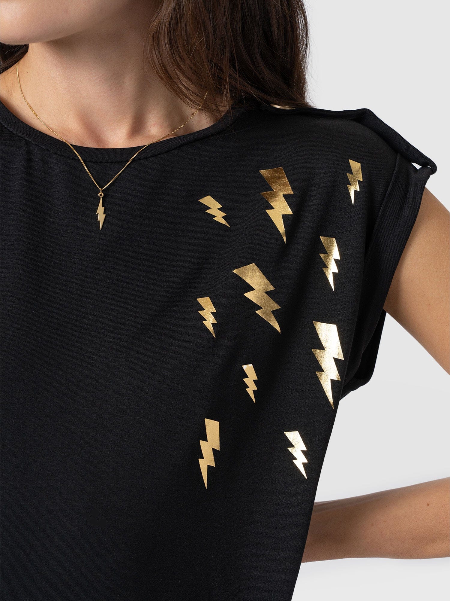 Turn-Up Tee Black Lightning - Women's T-Shirts | Saint + Sofia® EU