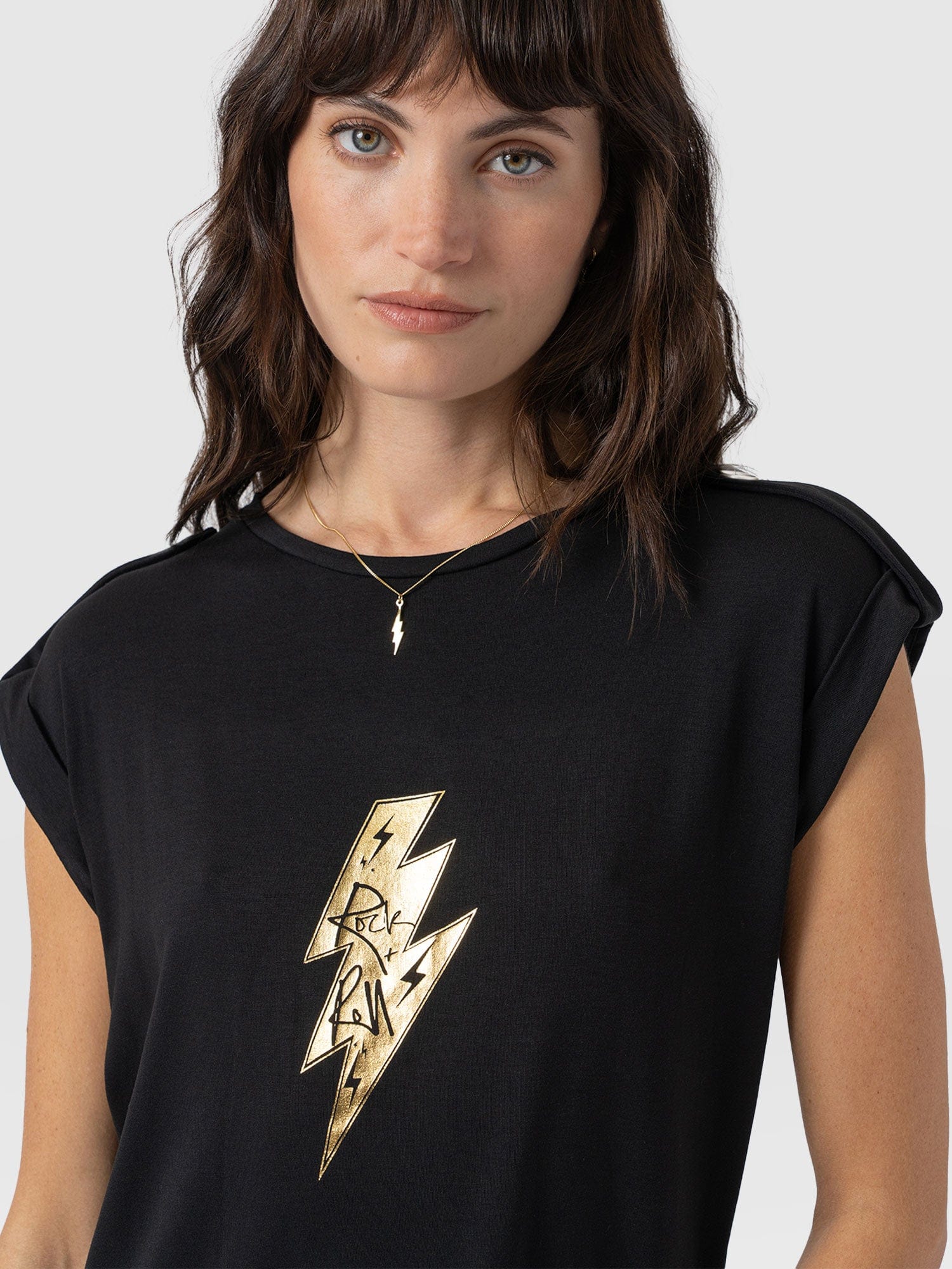 Turn-Up Tee Black Rock - Women's T-Shirts | Saint + Sofia® EU