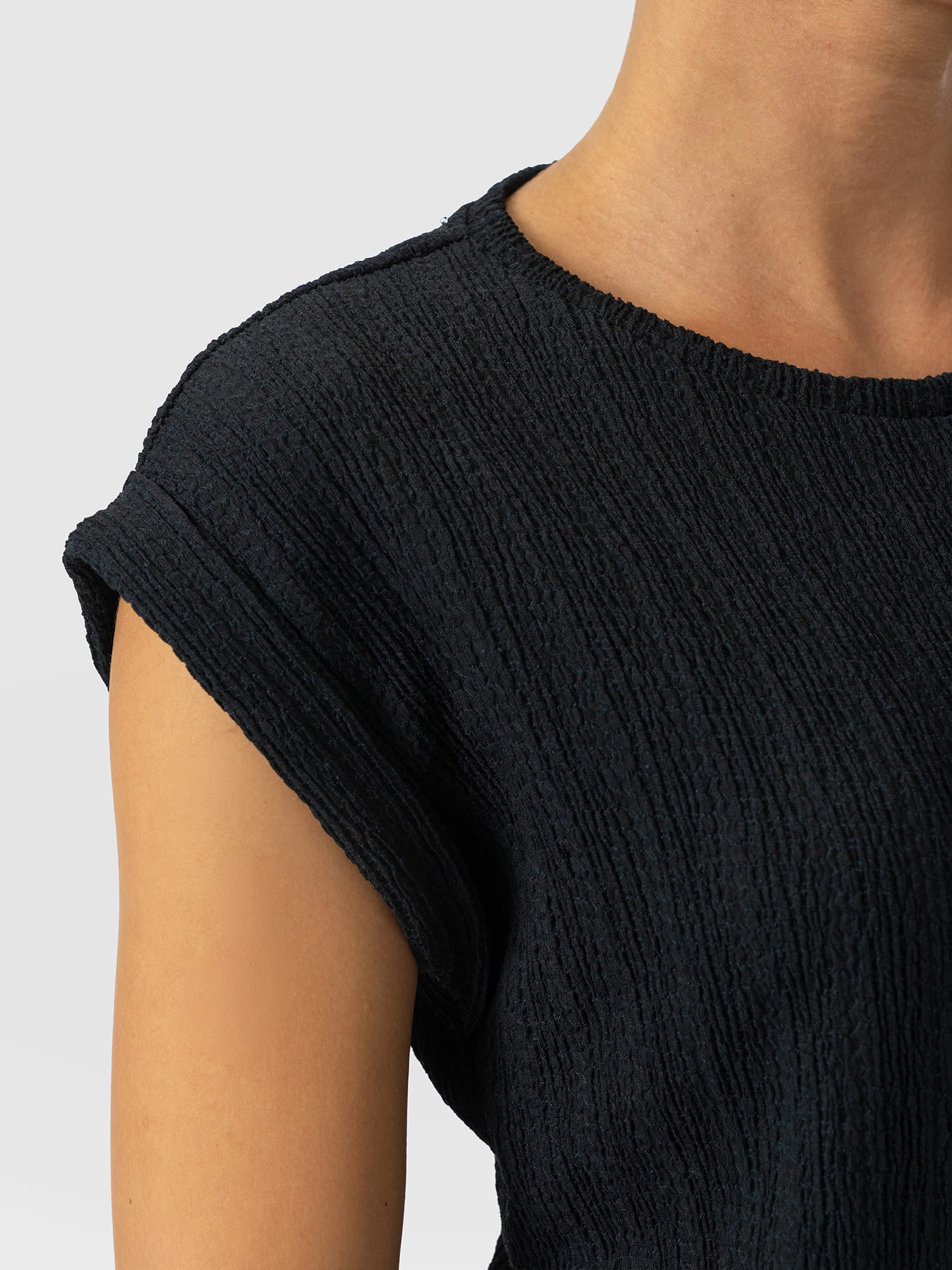 Turn Up Tee - Black Textured - Women's T-shirts | Saint and Sofia® EU