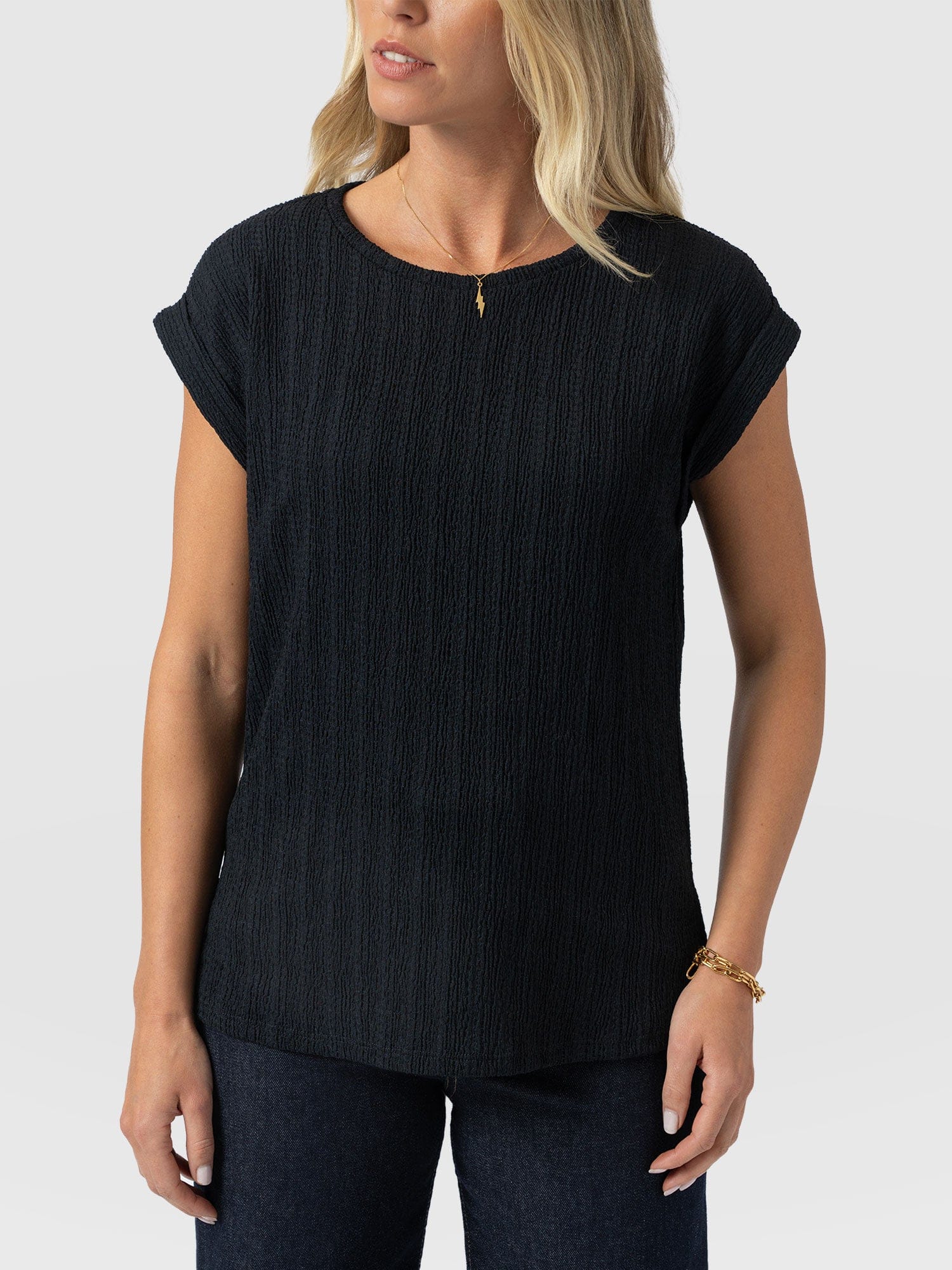 Turn Up Tee - Black Textured - Women's T-shirts | Saint + Sofia® EU