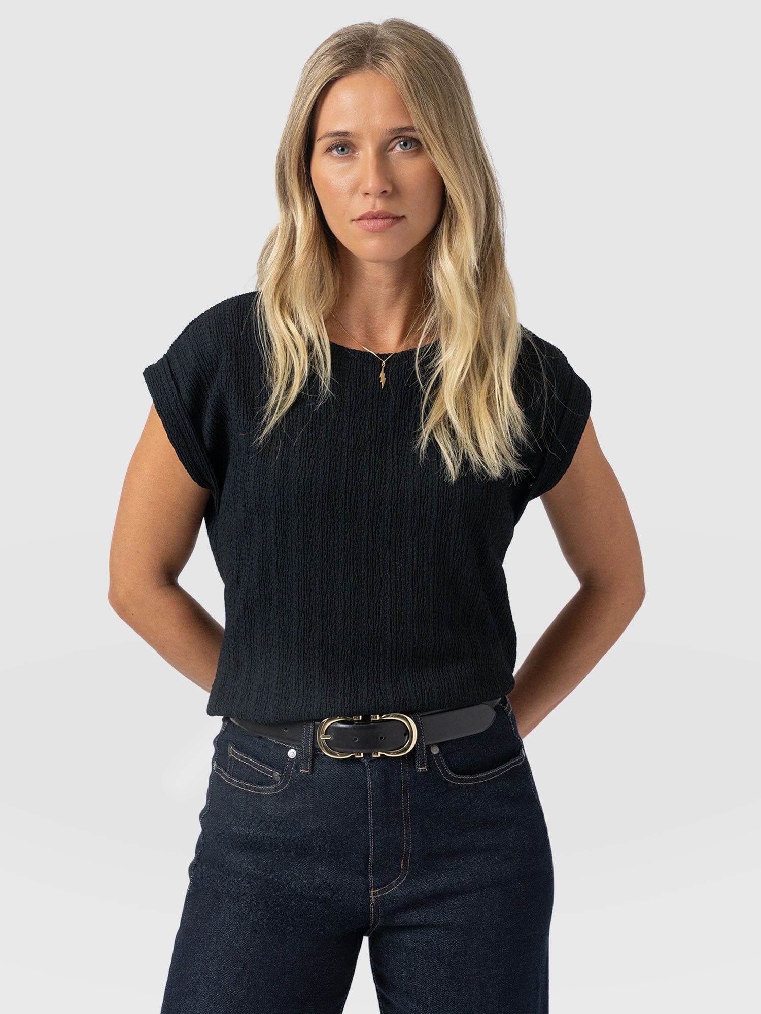 Turn Up Tee - Black Textured - Women's T-shirts | Saint + Sofia® EU