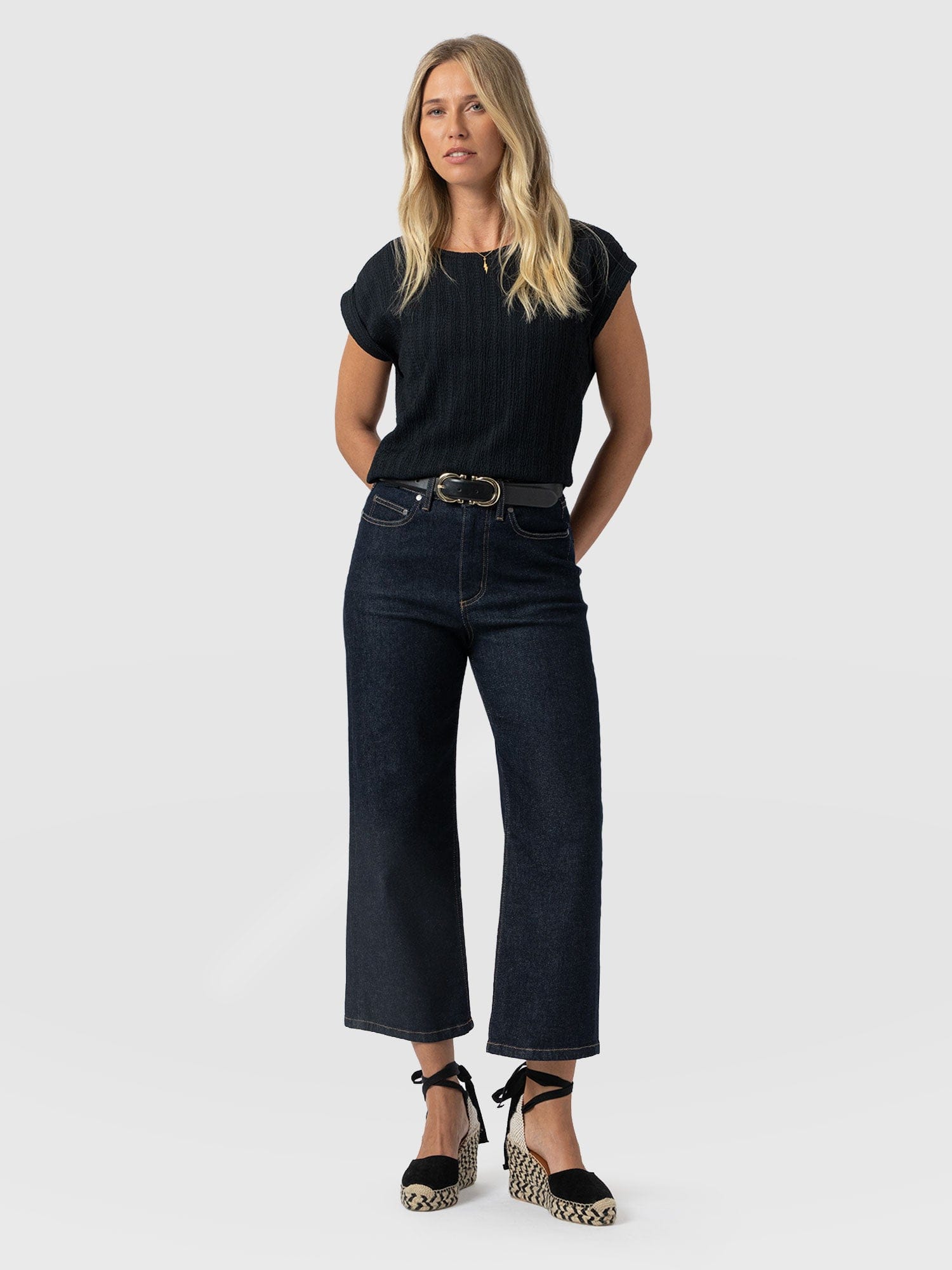 Turn Up Tee - Black Textured - Women's T-shirts | Saint + Sofia® EU